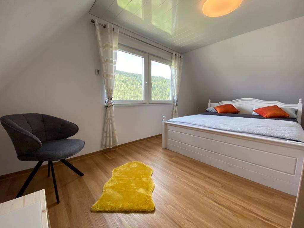 Haus Adler - Komplettes Ferienhaus am Badesee