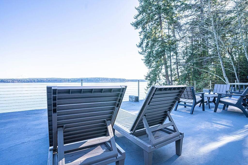 Oceanfront Retreat, Mount Rainier, King bed, Games view 3