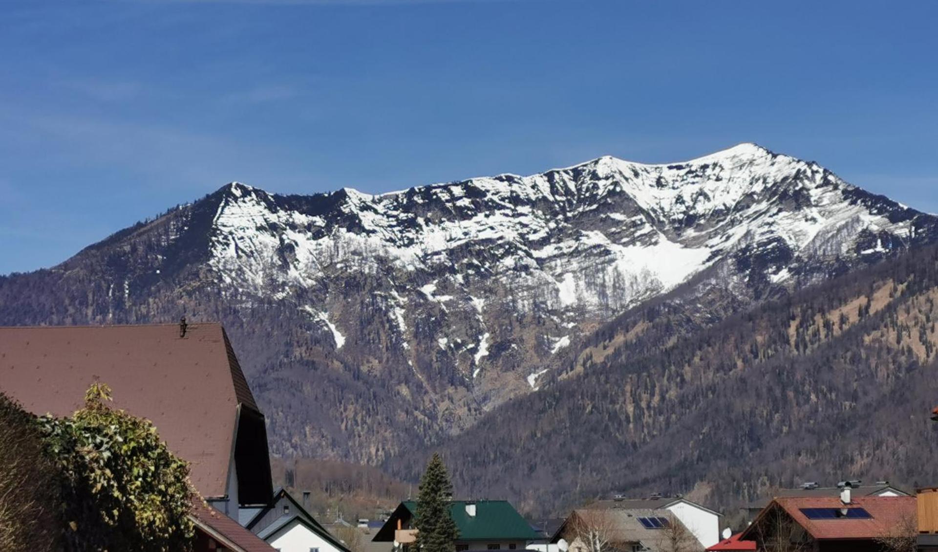 Ferienwohnung Bergsonne mit Sonnenbalkon und Tiefgaragen Parkplatz