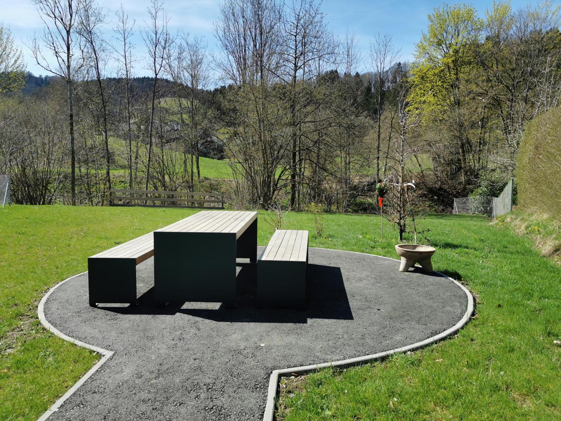 Ferienwohnung Bergsonne mit Sonnenbalkon und Tiefgaragen Parkplatz