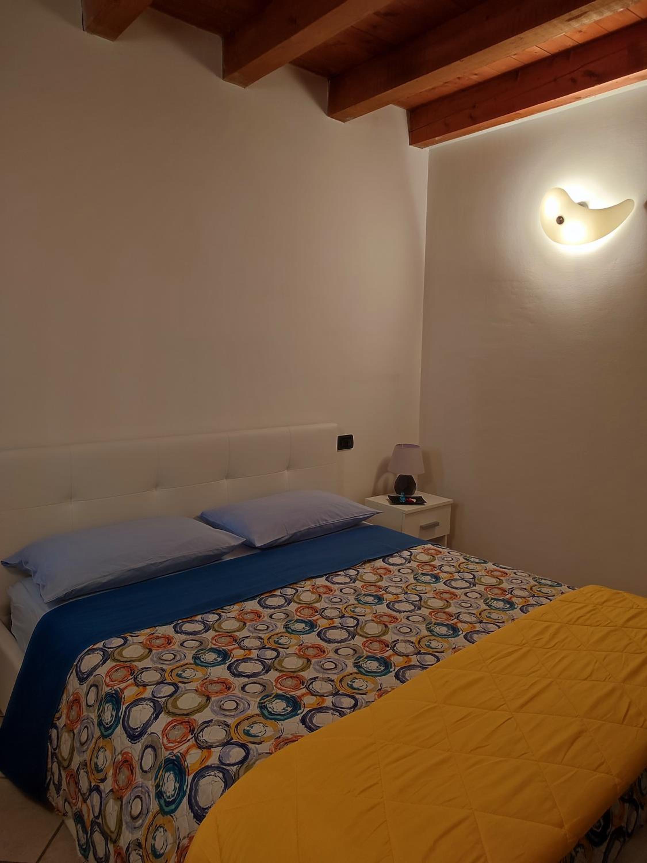 Ca' degli Sposi en Mantova — hotel room