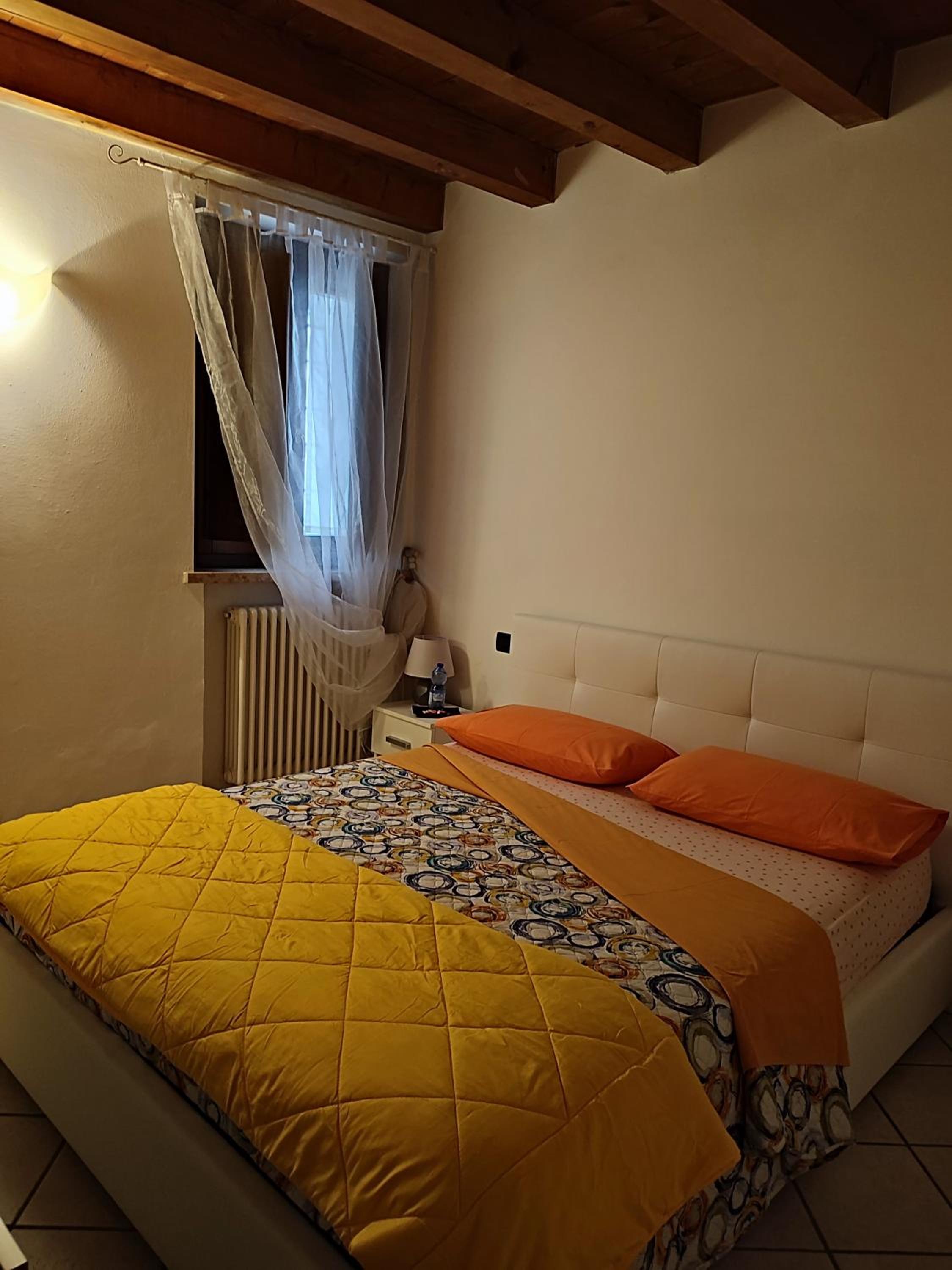 Ca' degli Sposi en Mantova — hotel room