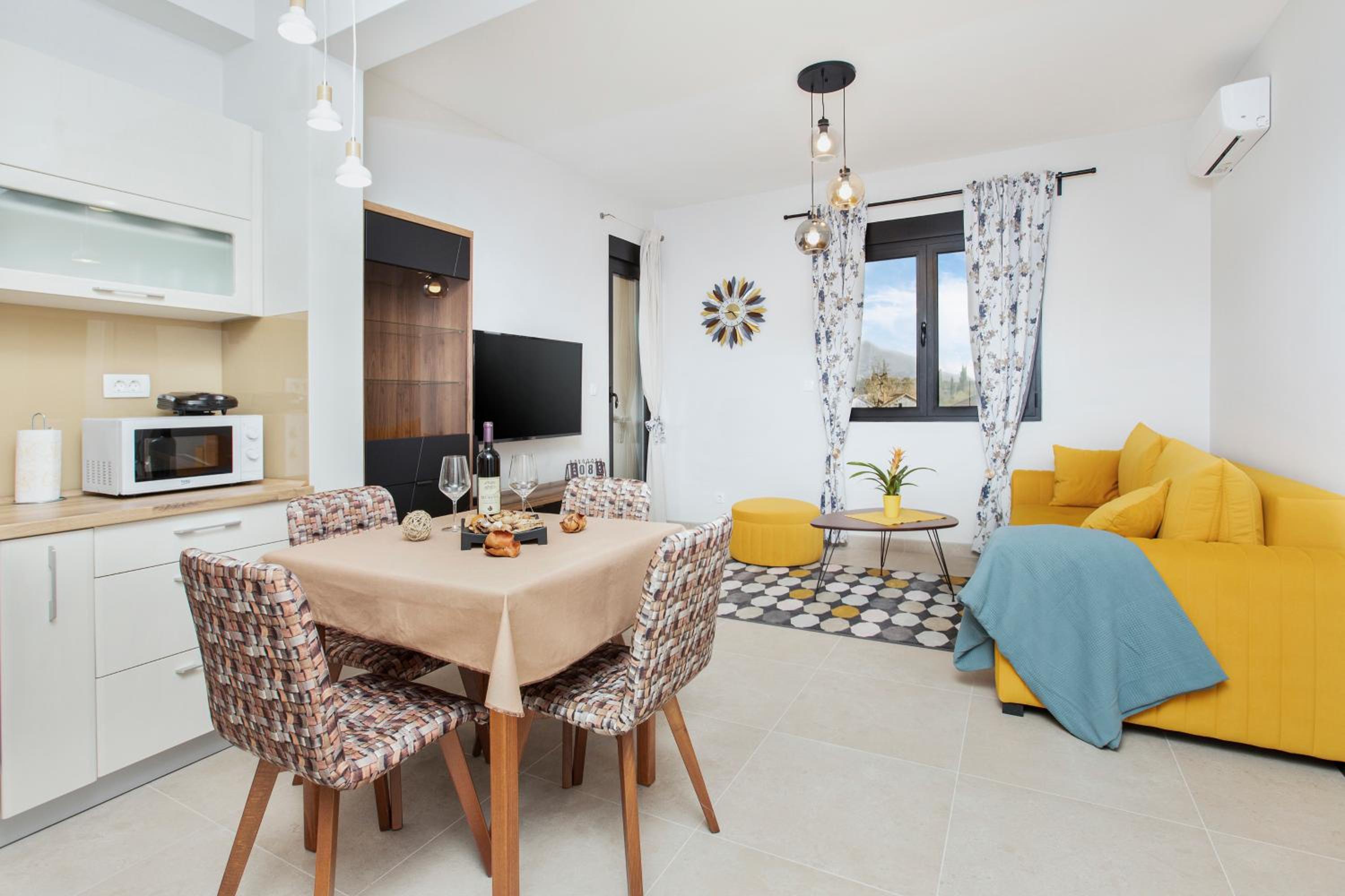 Ell Star Apartment view 3