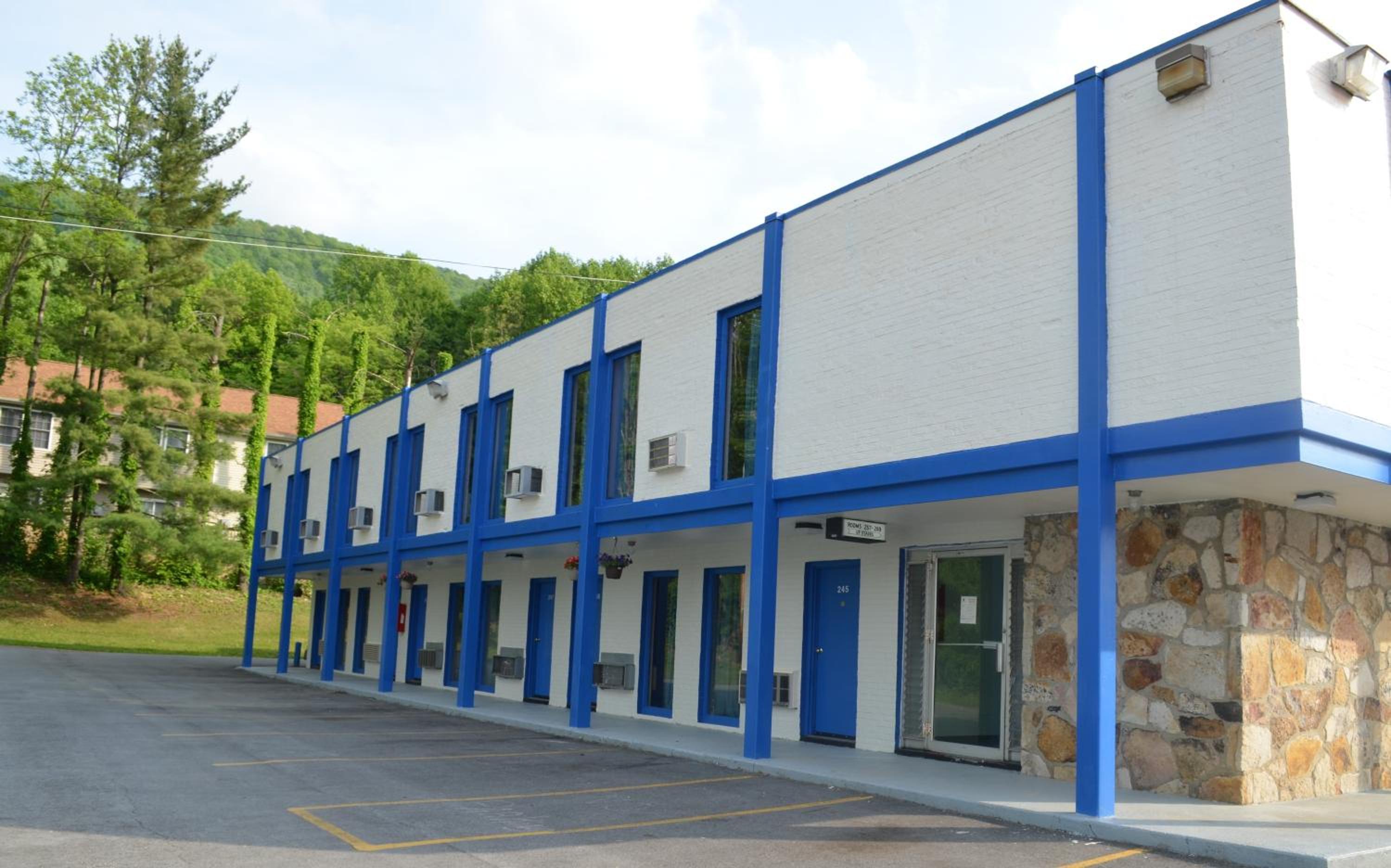 Economy Inn Bluefield - Property Image 24
