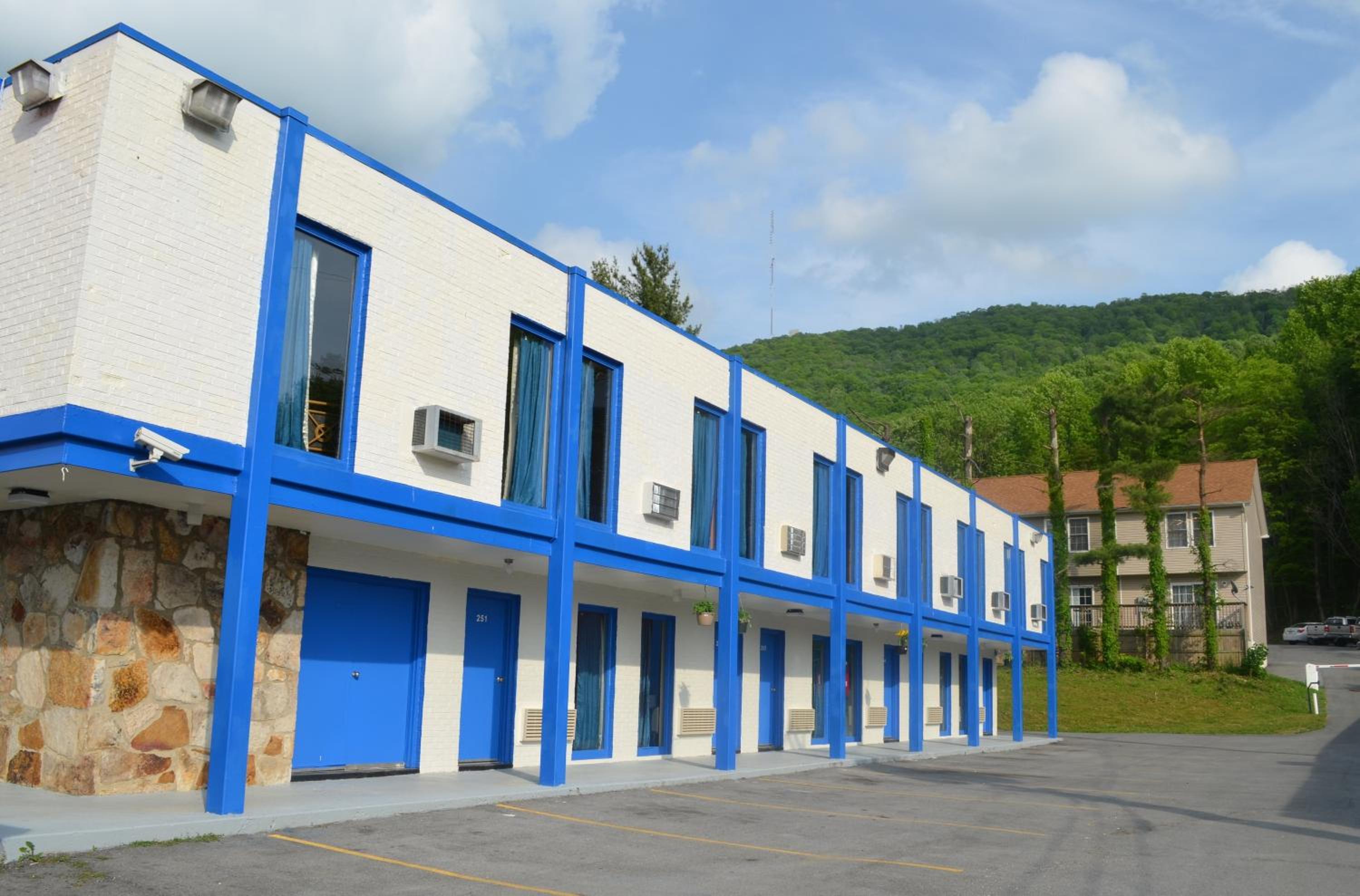 Economy Inn Bluefield - Property Image 23