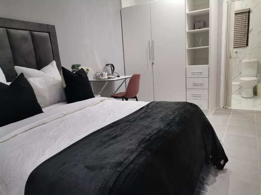 The calm corner, Pinetown, photo 3 of 18