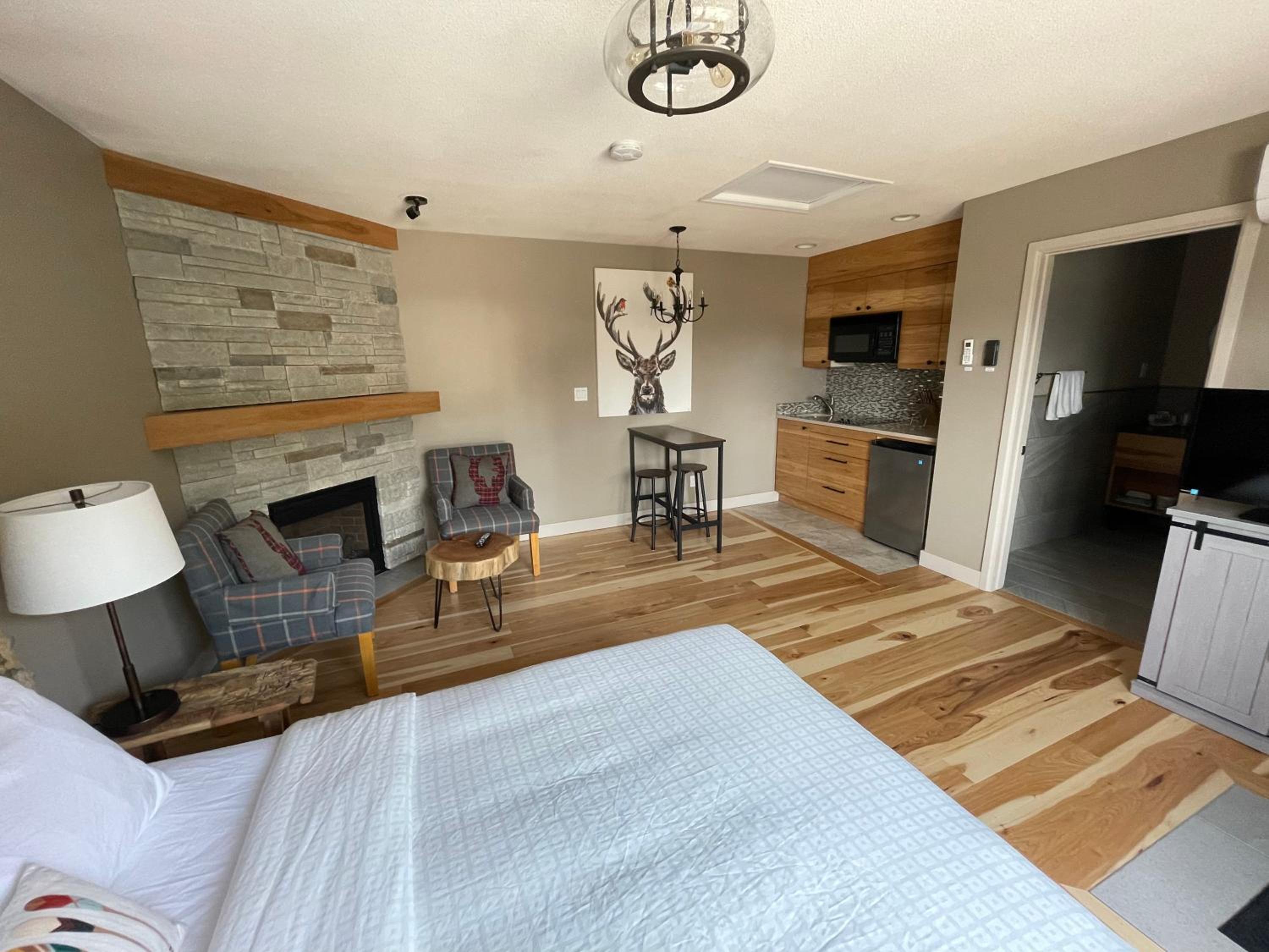 Jasper Vacations - Bear Hill Lodge - Property Image 11