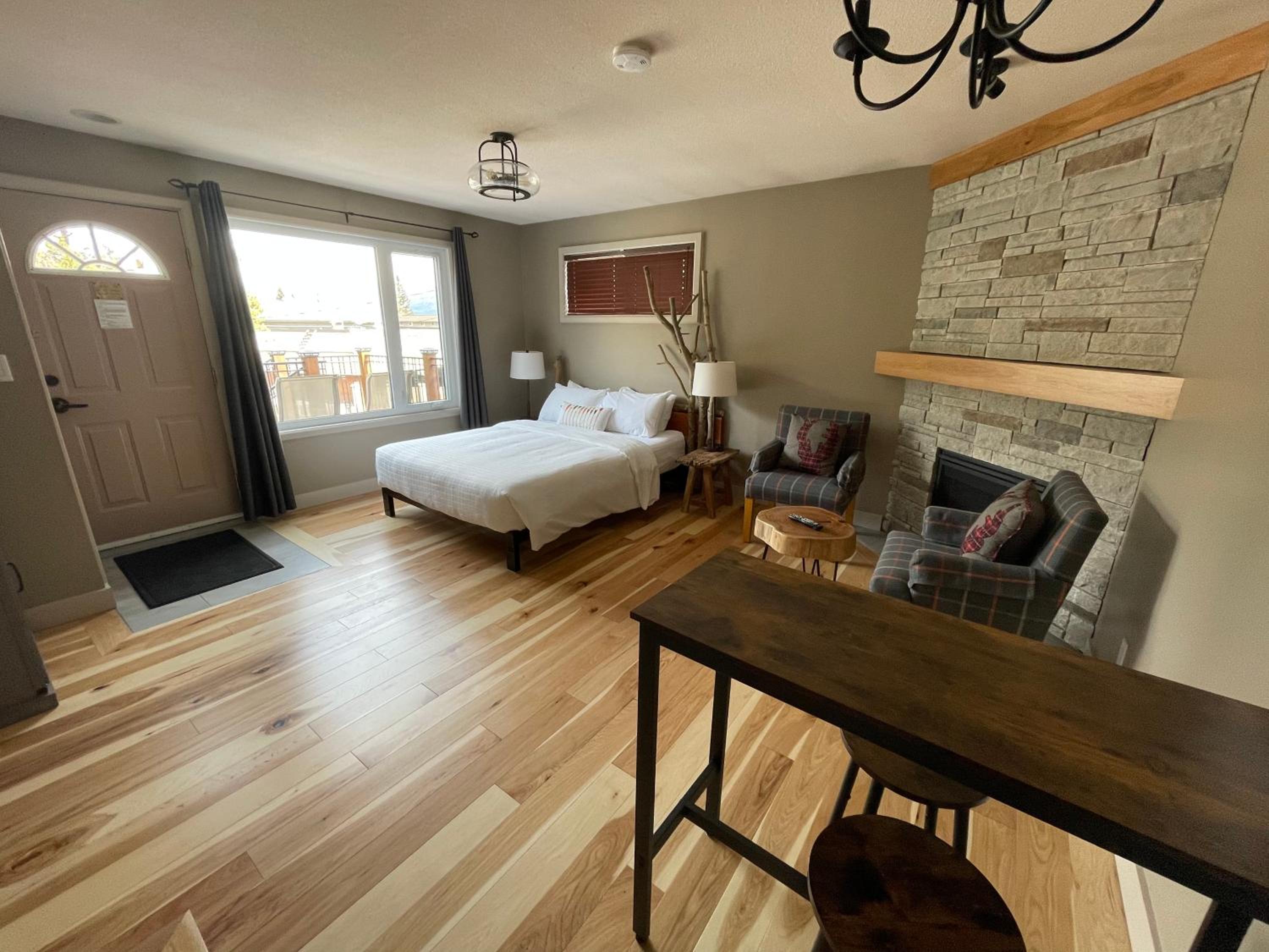 Jasper Vacations - Bear Hill Lodge - Property Image 9