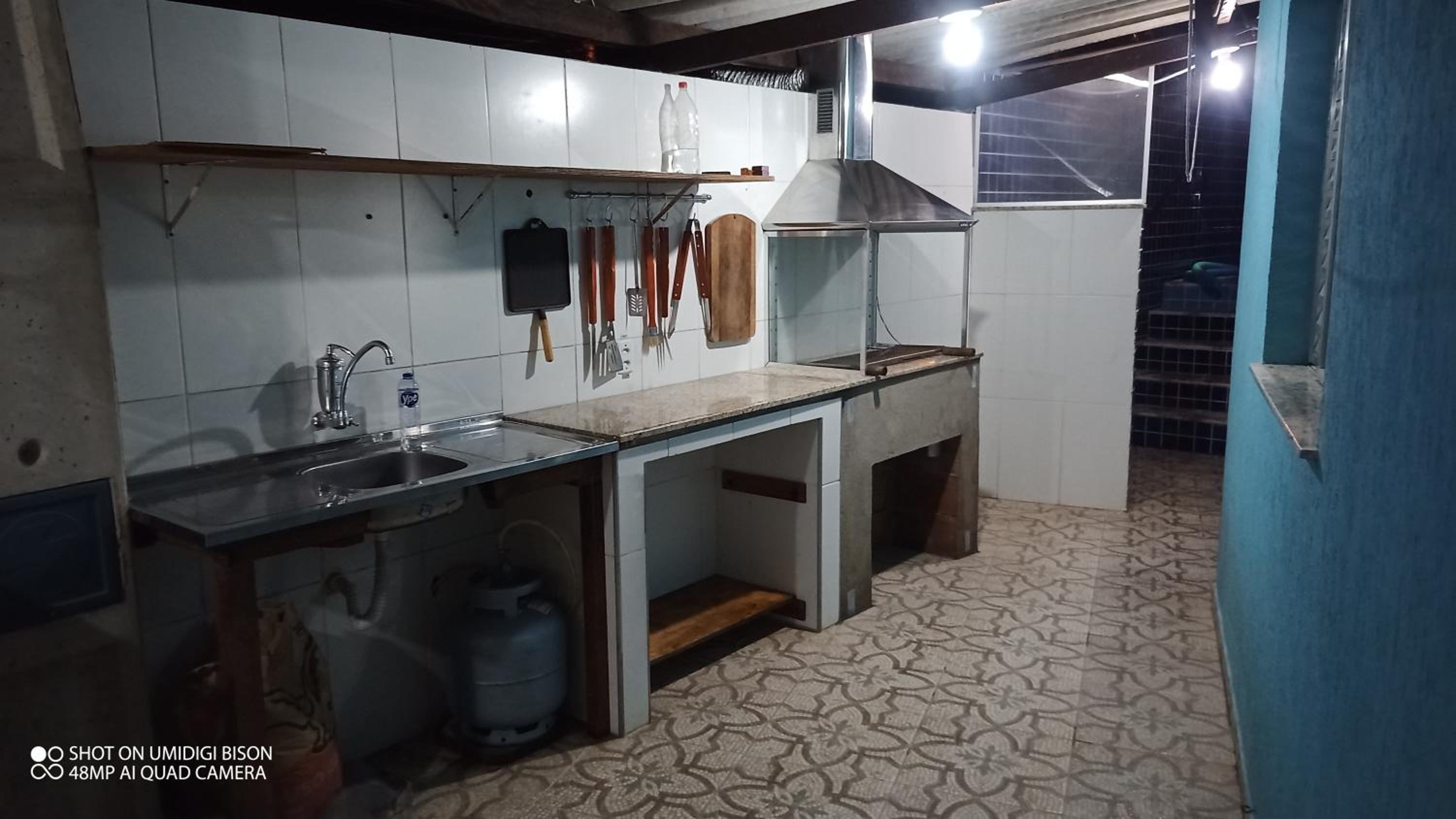 Casa com piscina , churrasqueira, Wi-Fi, em rua de Areia à 1km da praia, bairro sussegado, proíbido uso de som extremamente alto ideal para descansar