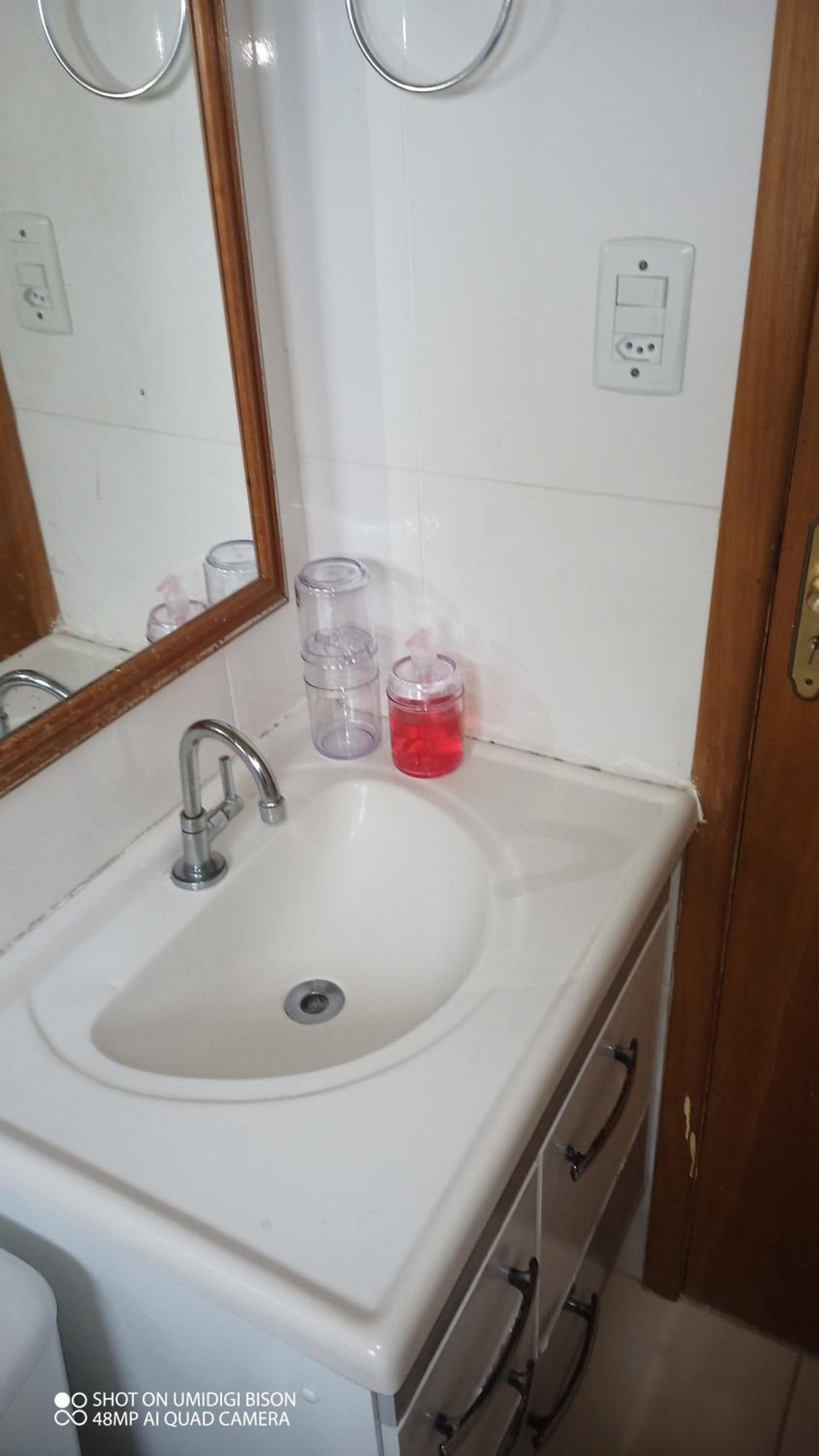 Casa com piscina , churrasqueira, Wi-Fi, em rua de Areia à 1km da praia, bairro sussegado, proíbido uso de som extremamente alto ideal para descansar
