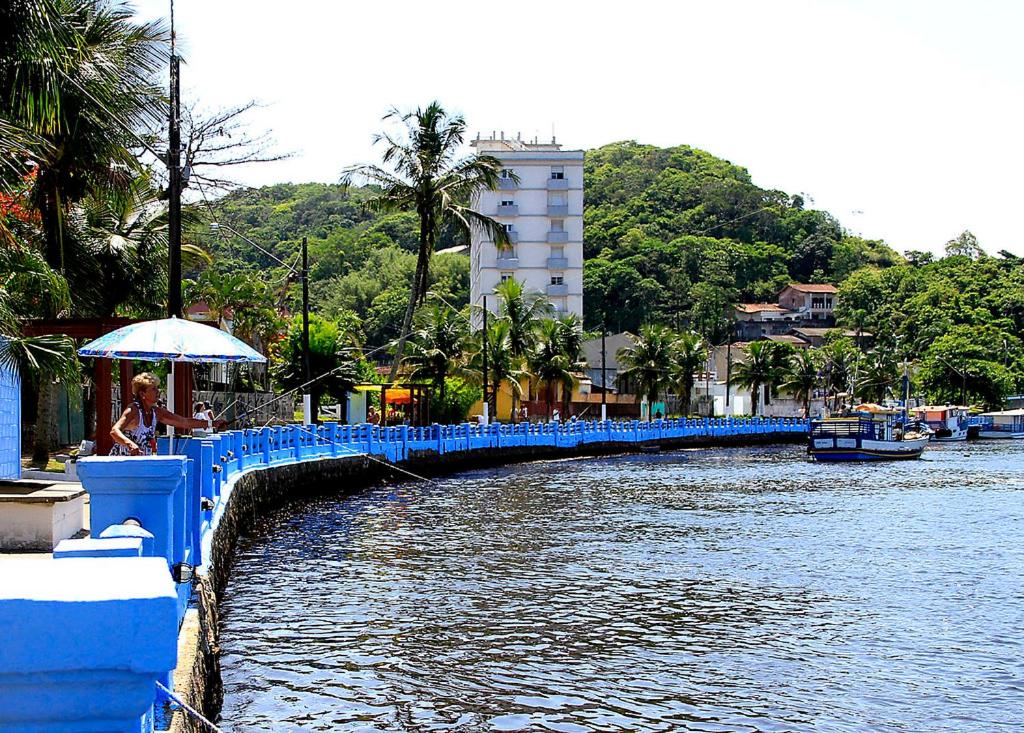 Casa com piscina , churrasqueira, Wi-Fi, em rua de Areia à 1km da praia, bairro sussegado, proíbido uso de som extremamente alto ideal para descansar
