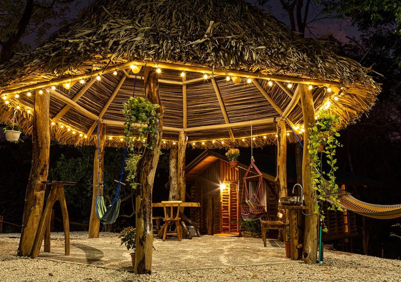 Eco-Turismo Guayacanes