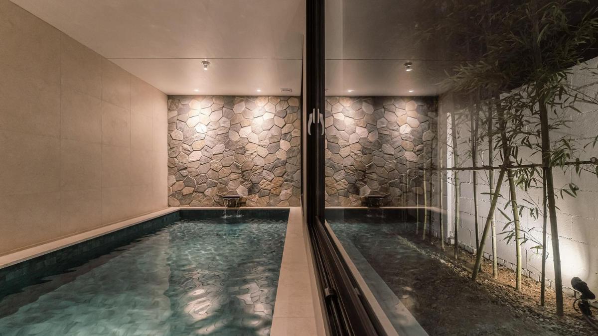 Albescent Poolvilla