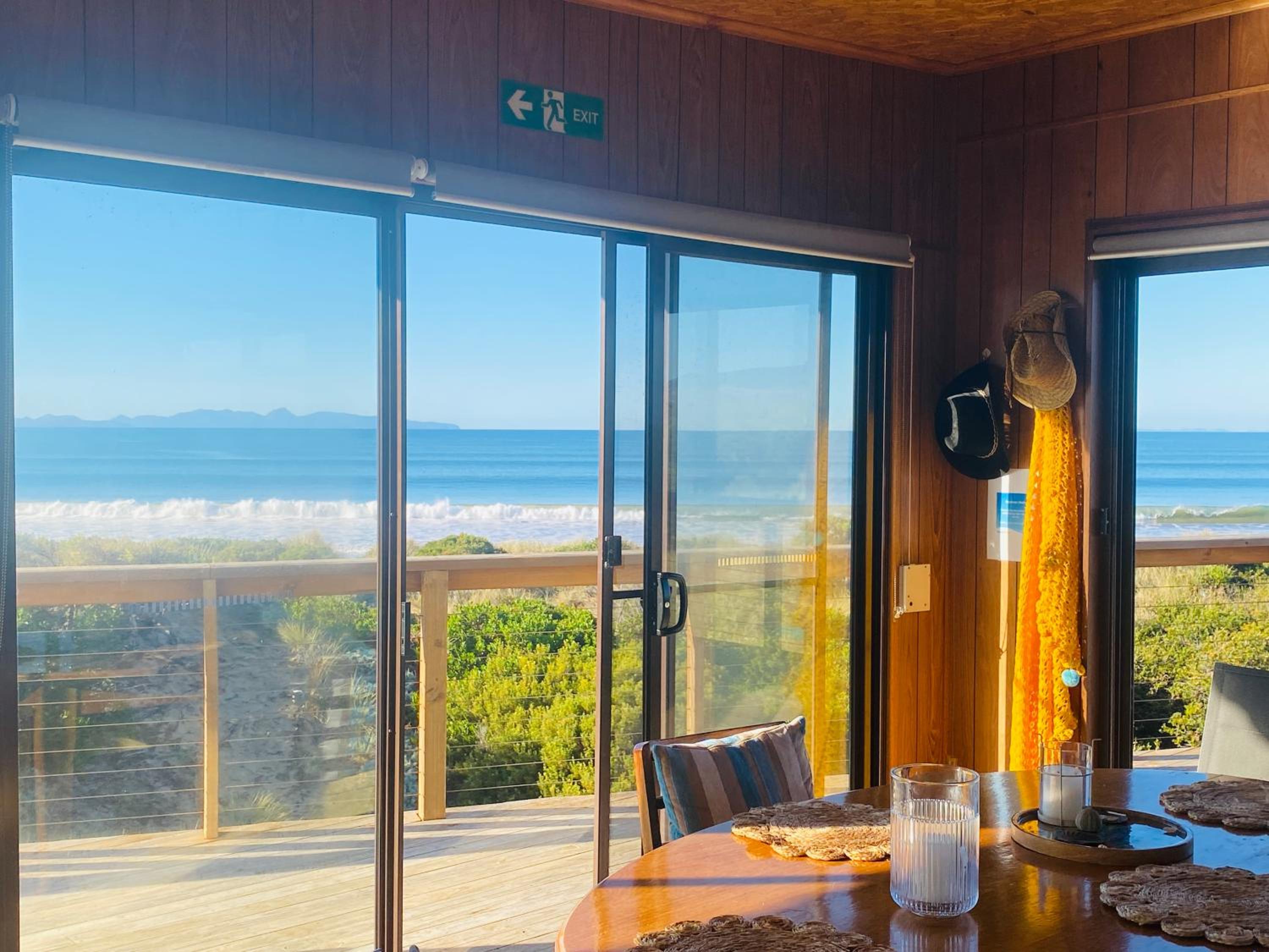 IdleWild - Secluded Absolute Beachfront Escape