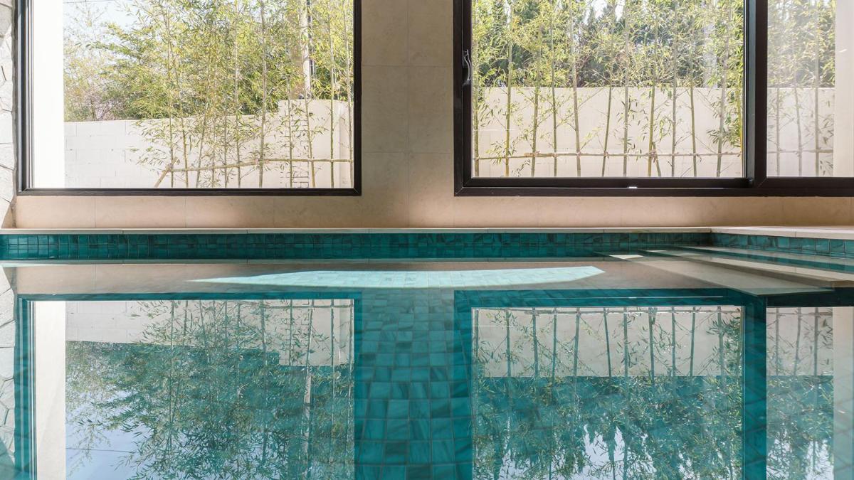 Albescent Poolvilla
