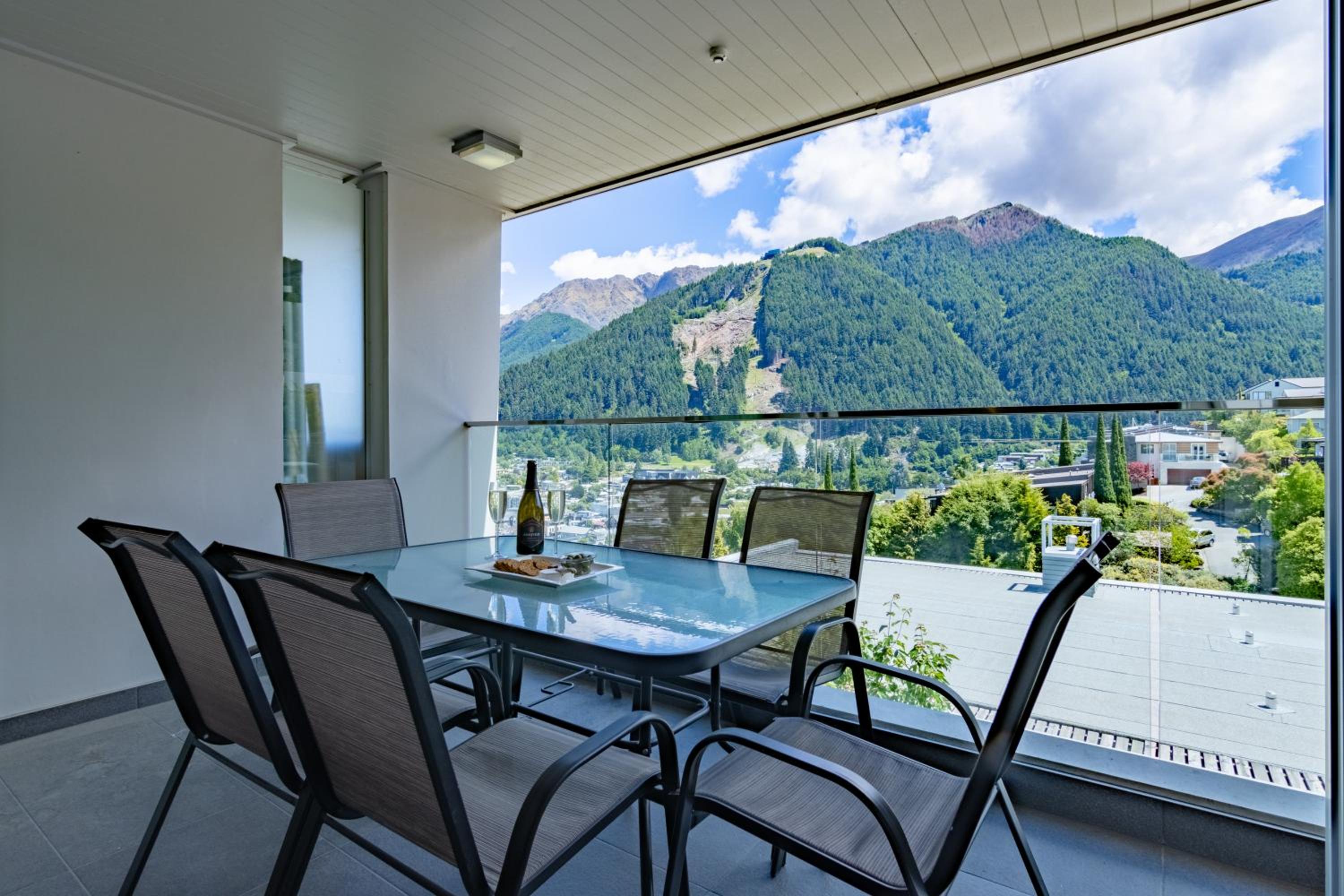 Stylish Haven Luxury Interiors in Prime Location