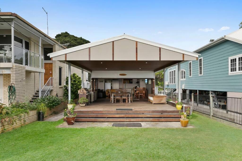 LIVING ON THE DECK!