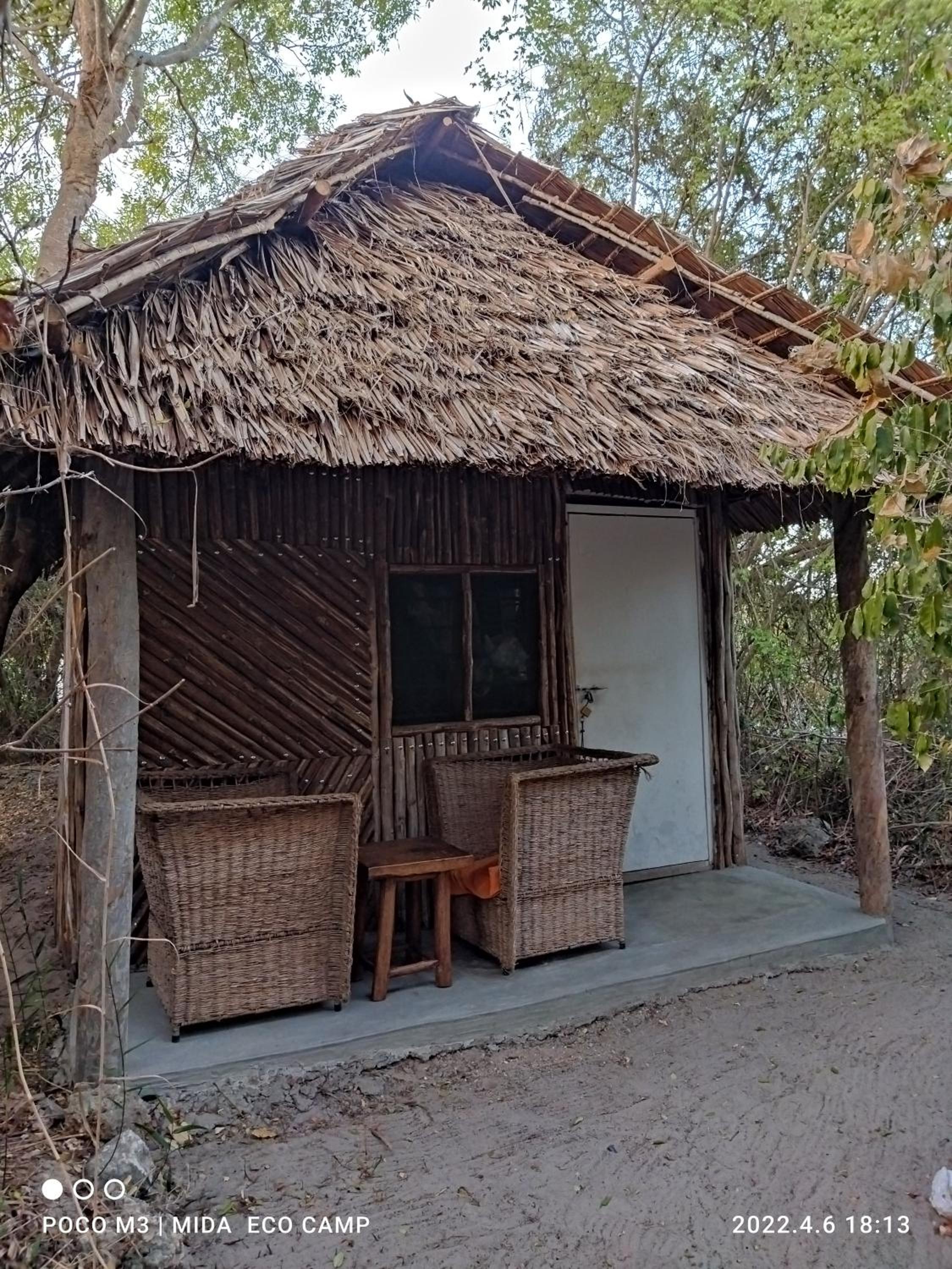 Mida Creek Eco Camp - relax in cosy cottage view 2