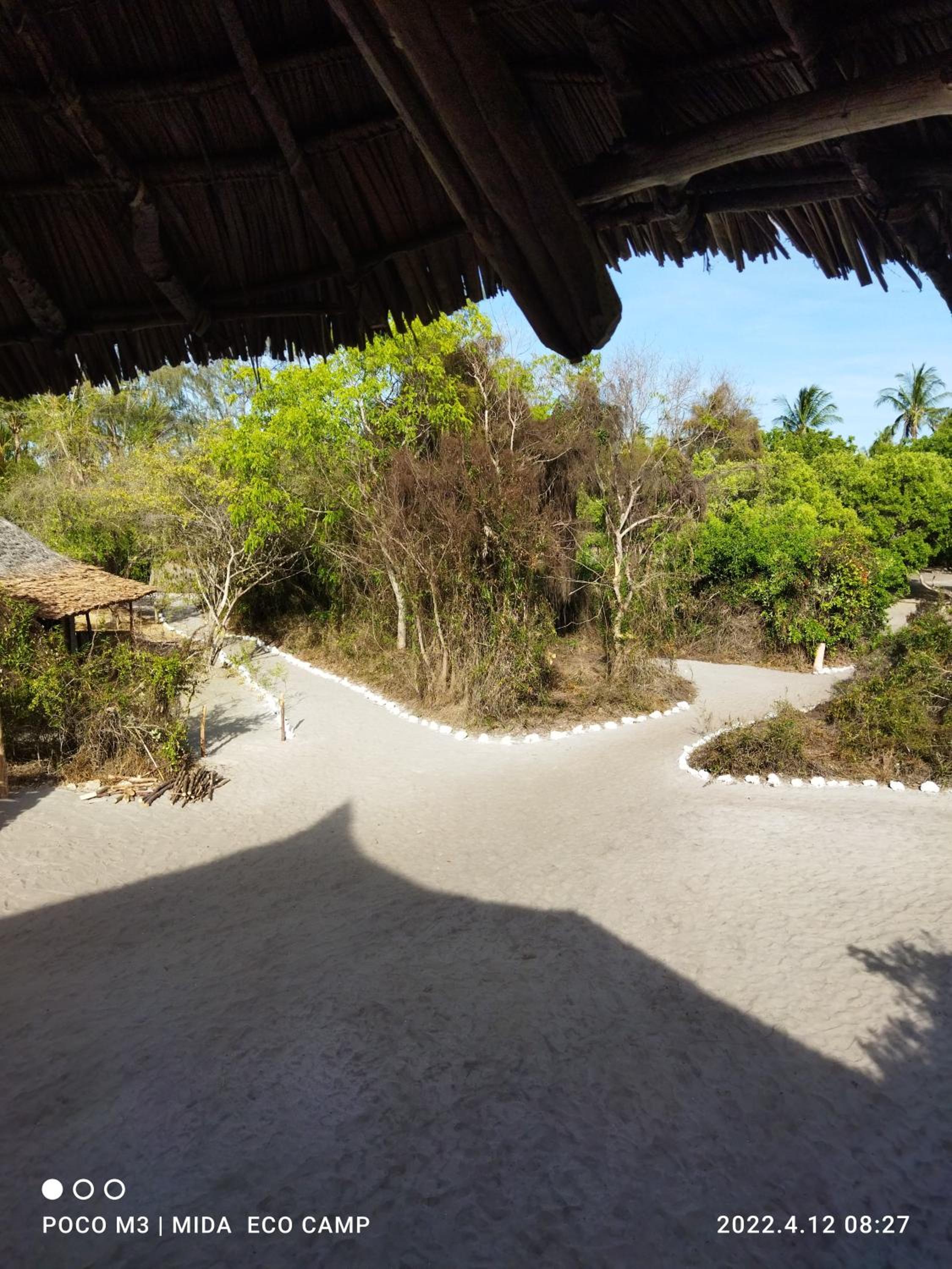 Mida Creek Eco Camp - relax in cosy cottage view 5