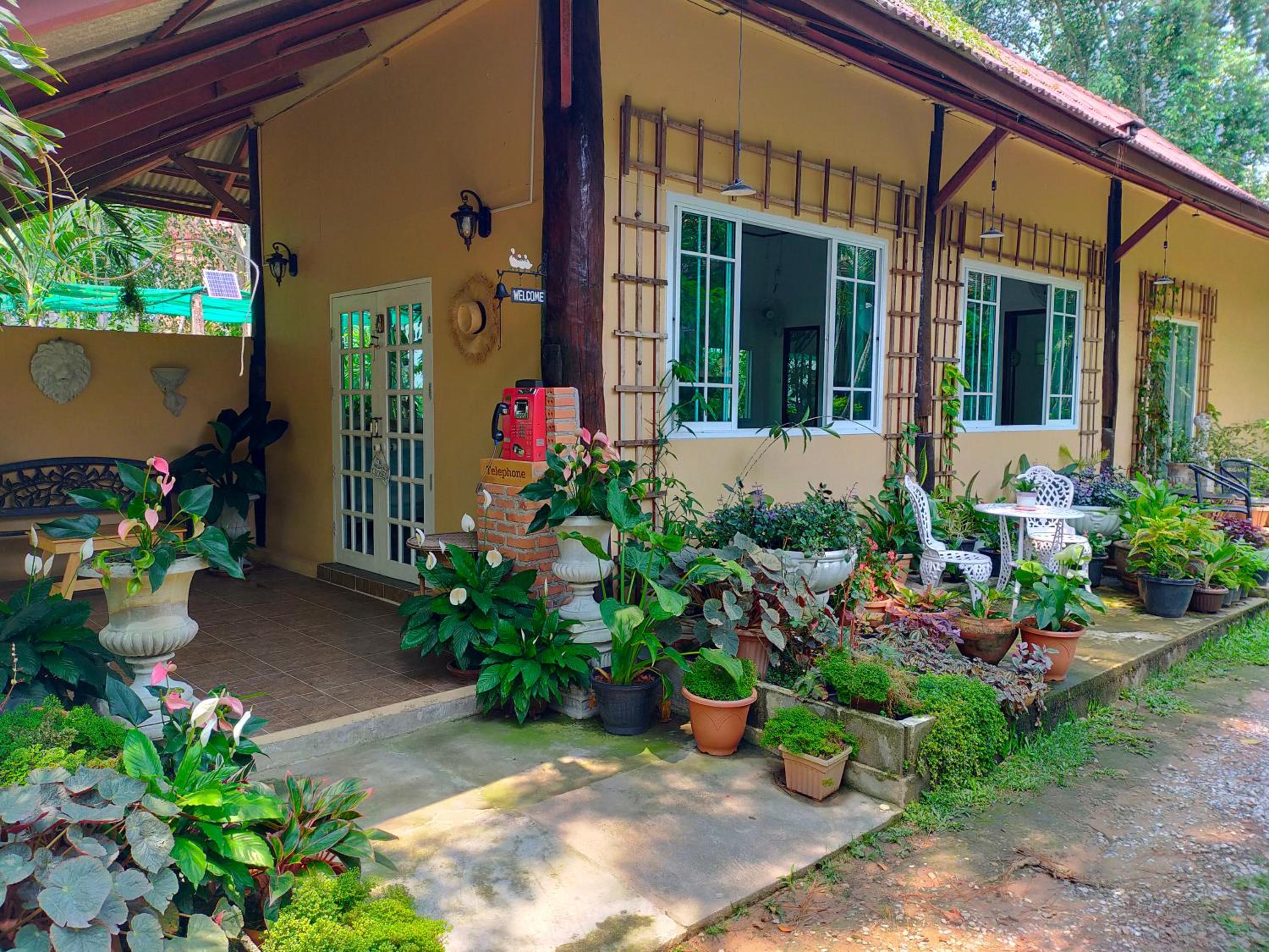 Khoom Kam Kaew