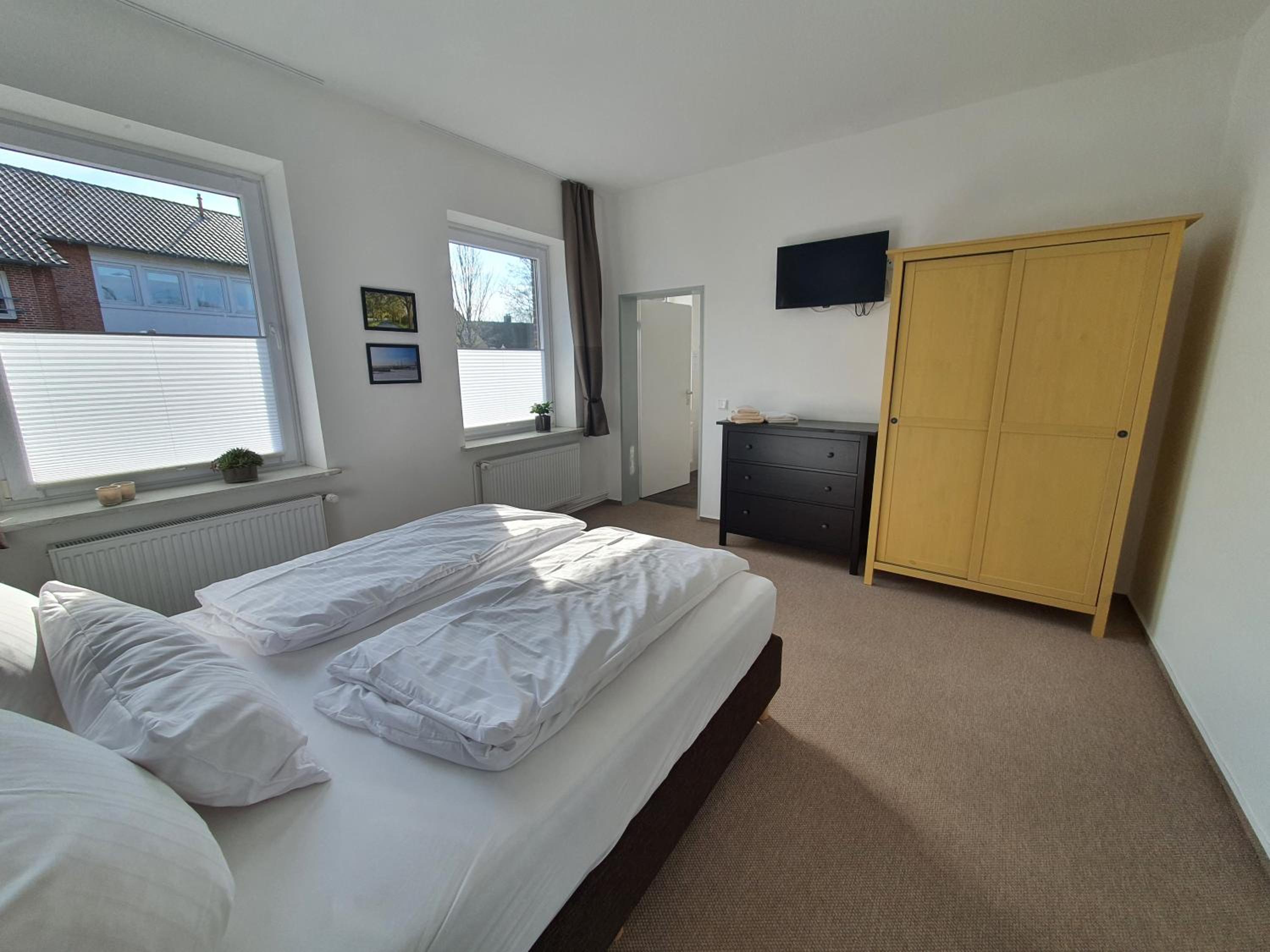 Gästehaus bed & kitchen view 5