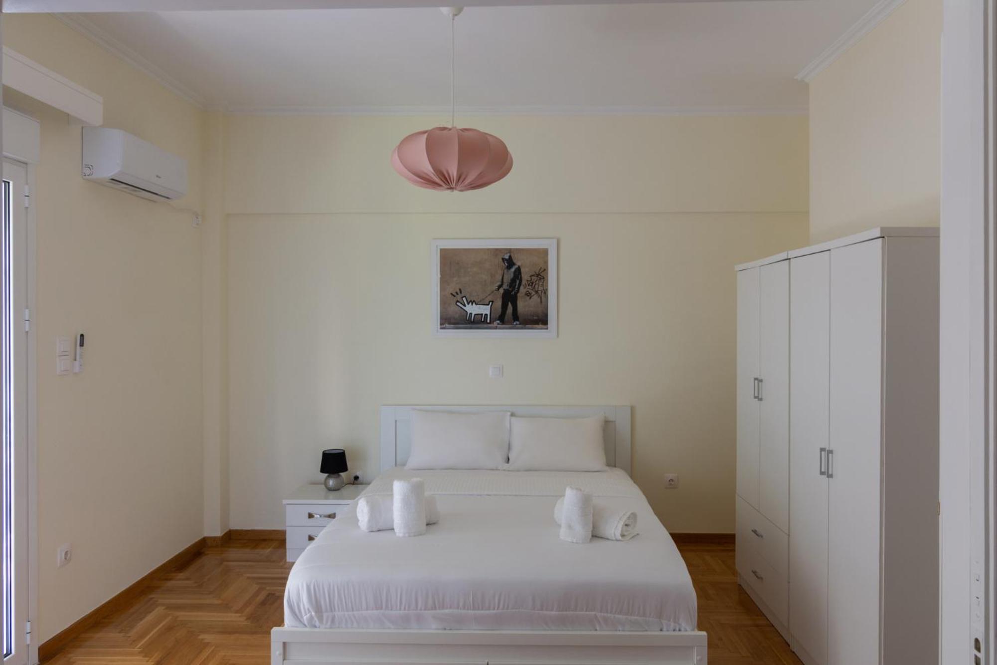 Athens Vacations - Bright and Spacious 2-bedrooms Apartment in Athens - Property Image 5