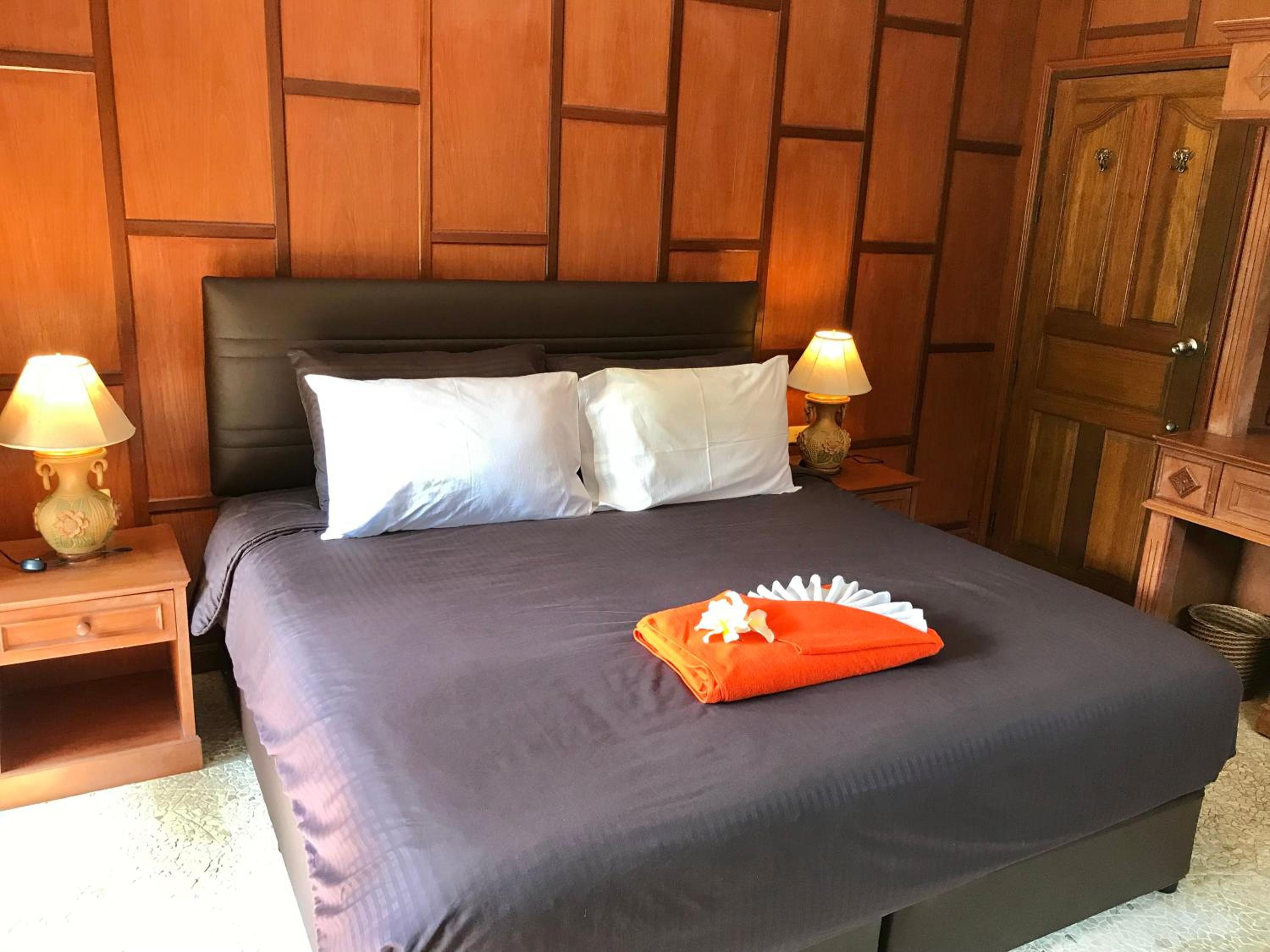 Baan Laem Noi Villa's