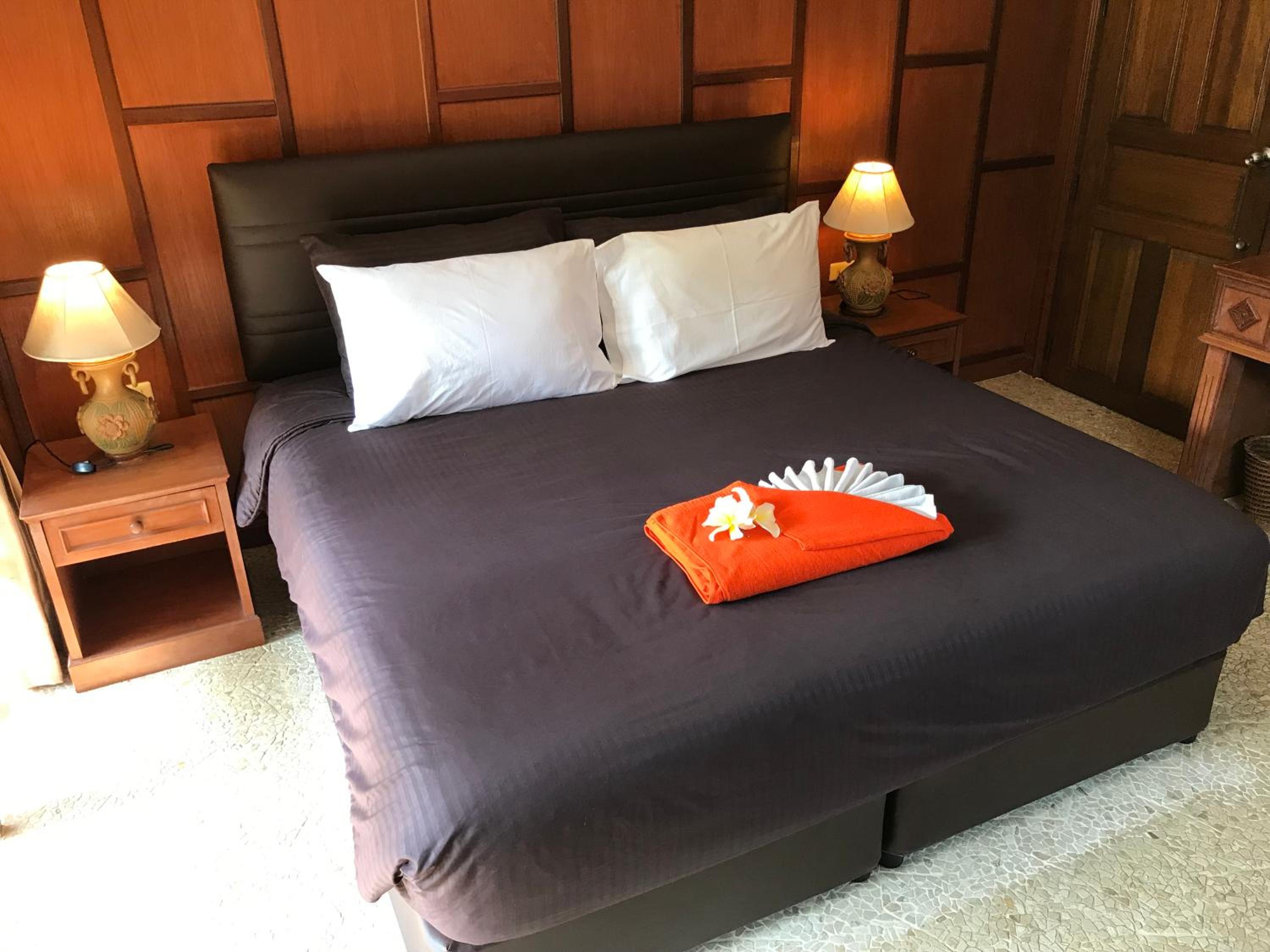 Baan Laem Noi Villa's