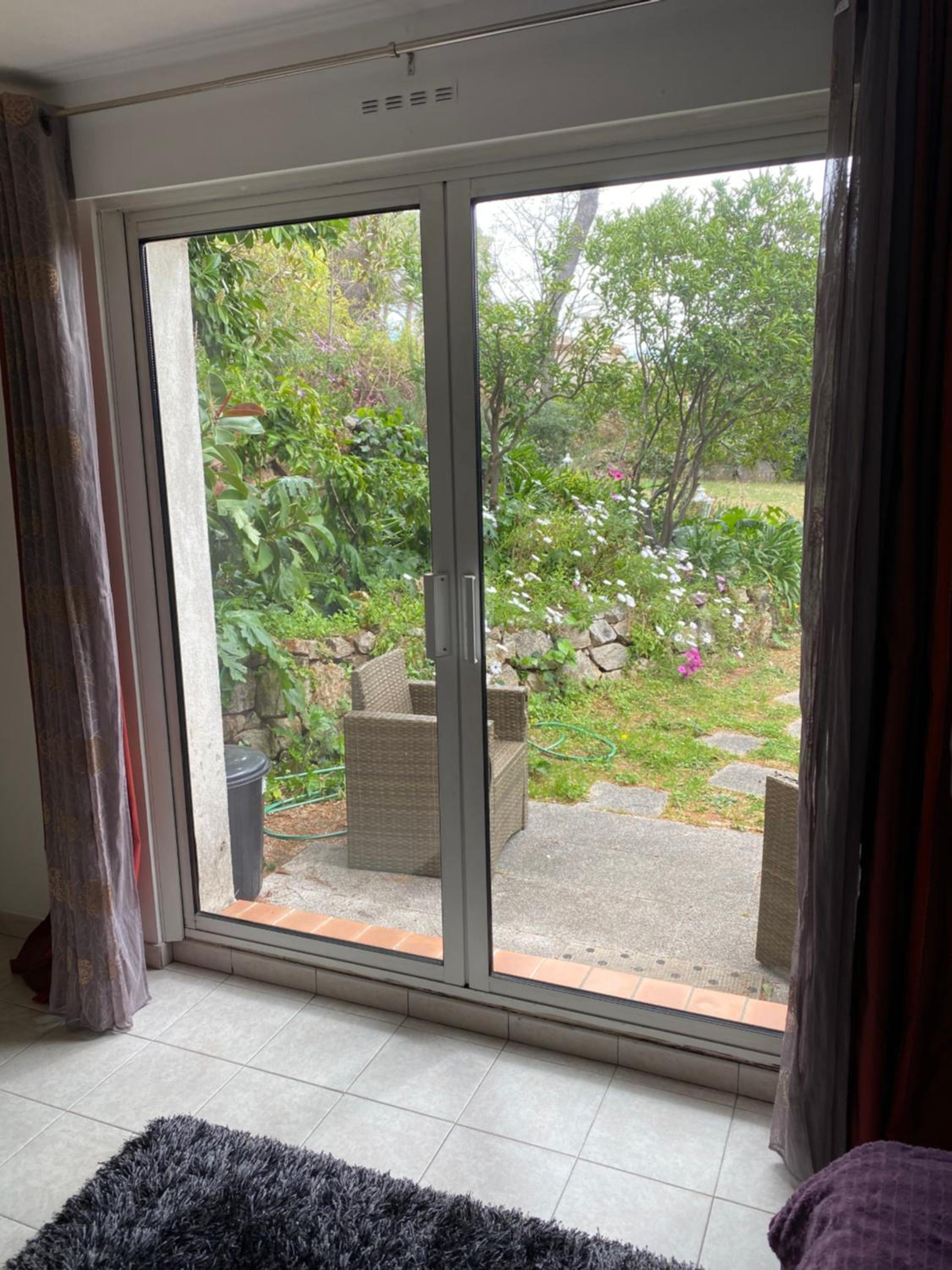 Spacious Independent Room in Villa with Private Parking