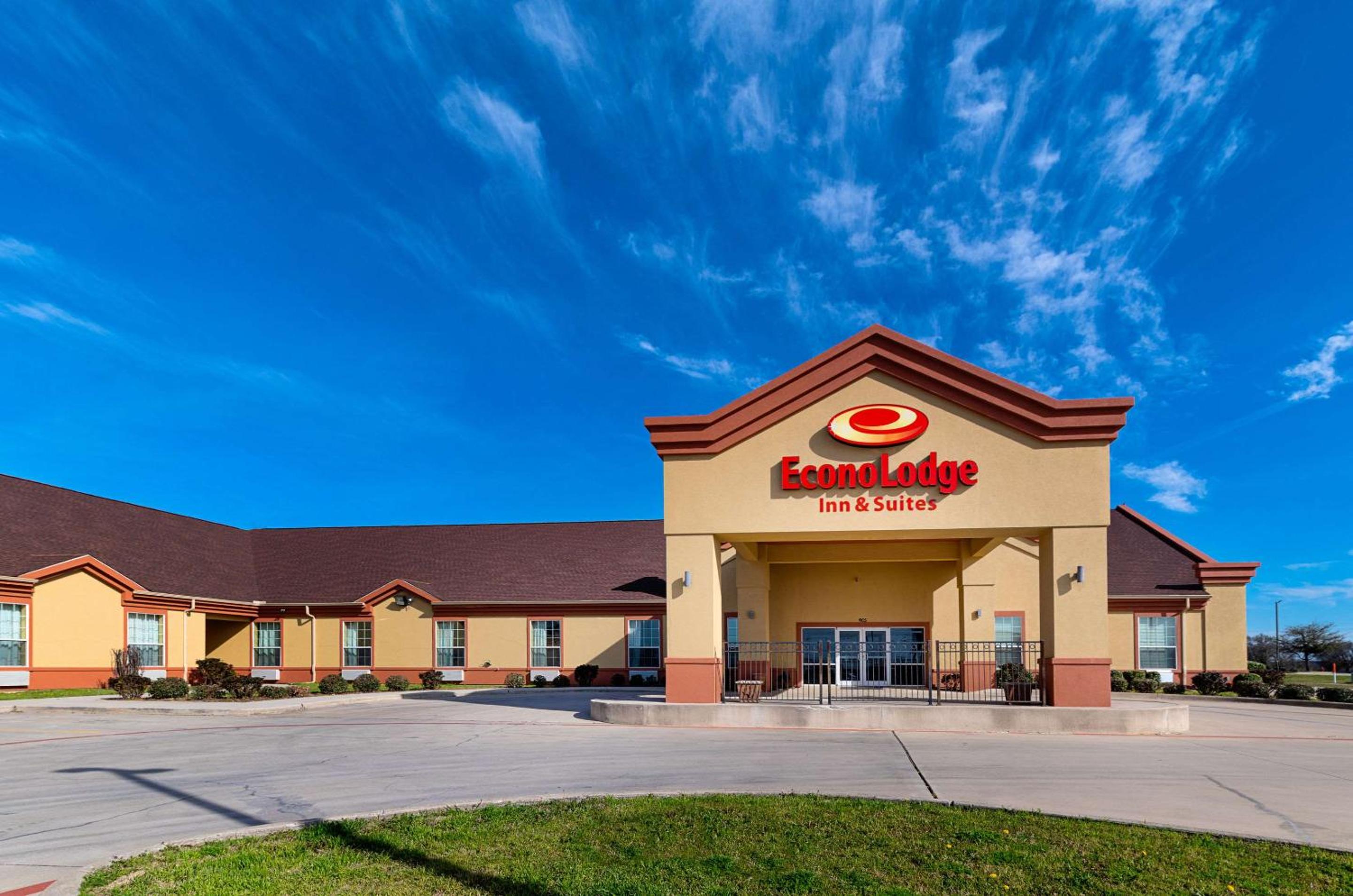 Econo Lodge Inn & Suites Bridgeport view 3