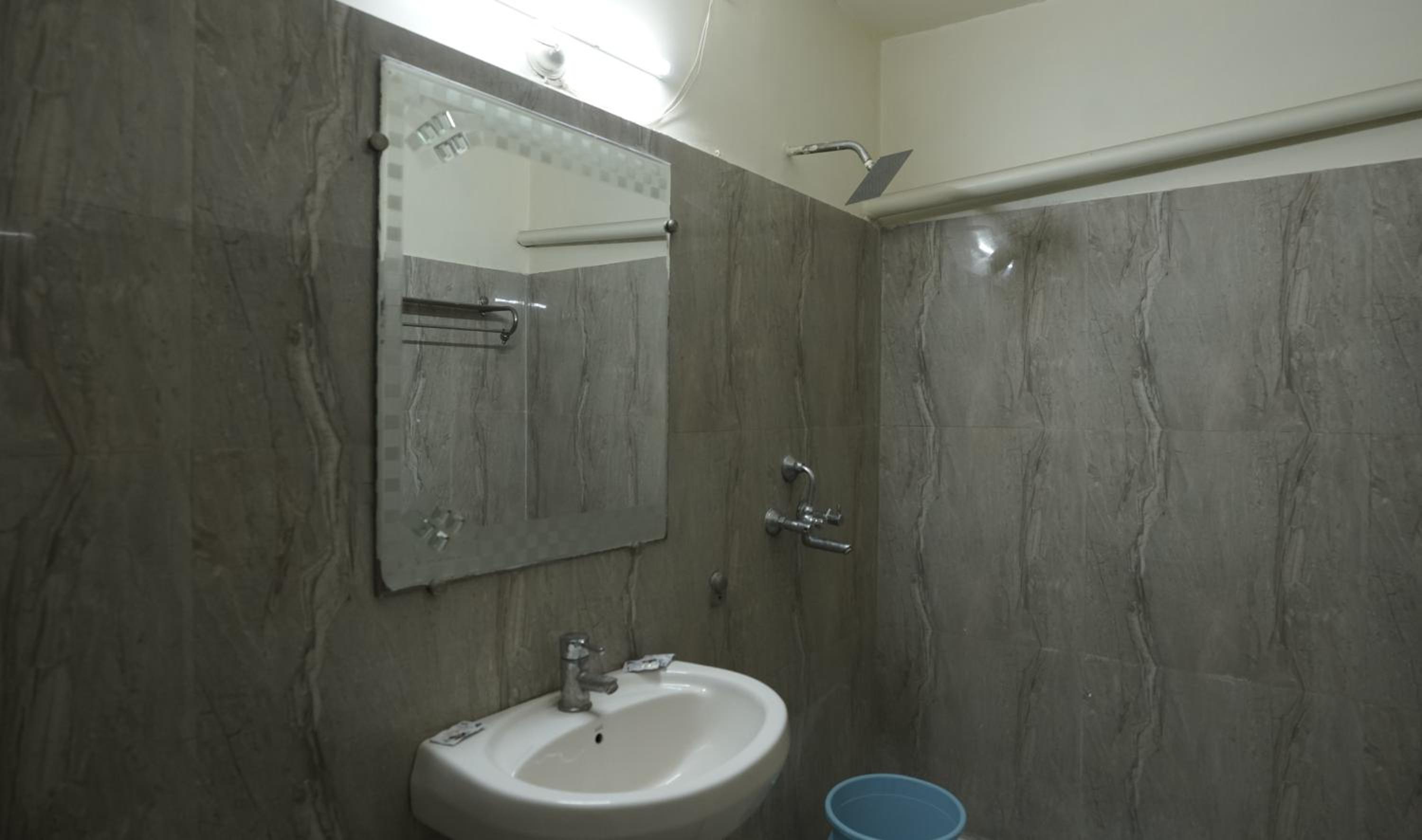 Hotel Paradise by WB INN view 2