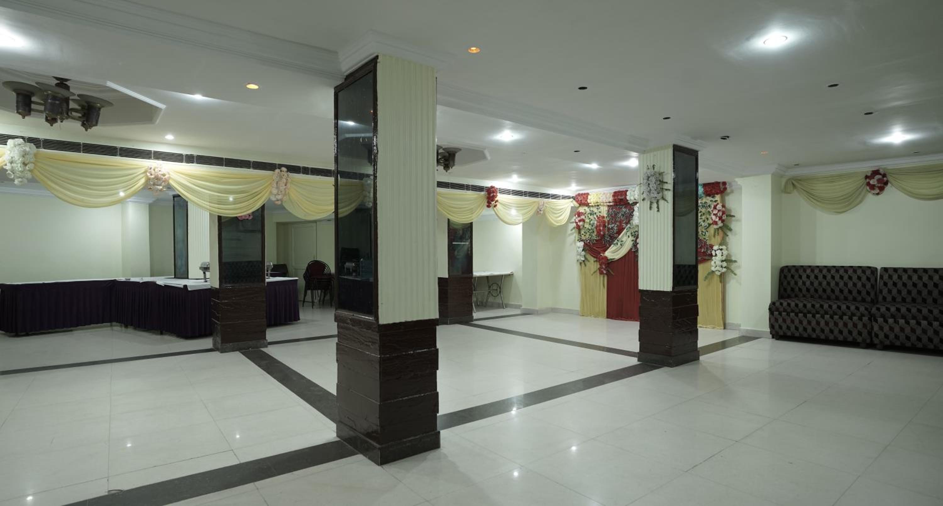 Hotel Paradise by WB INN view 3