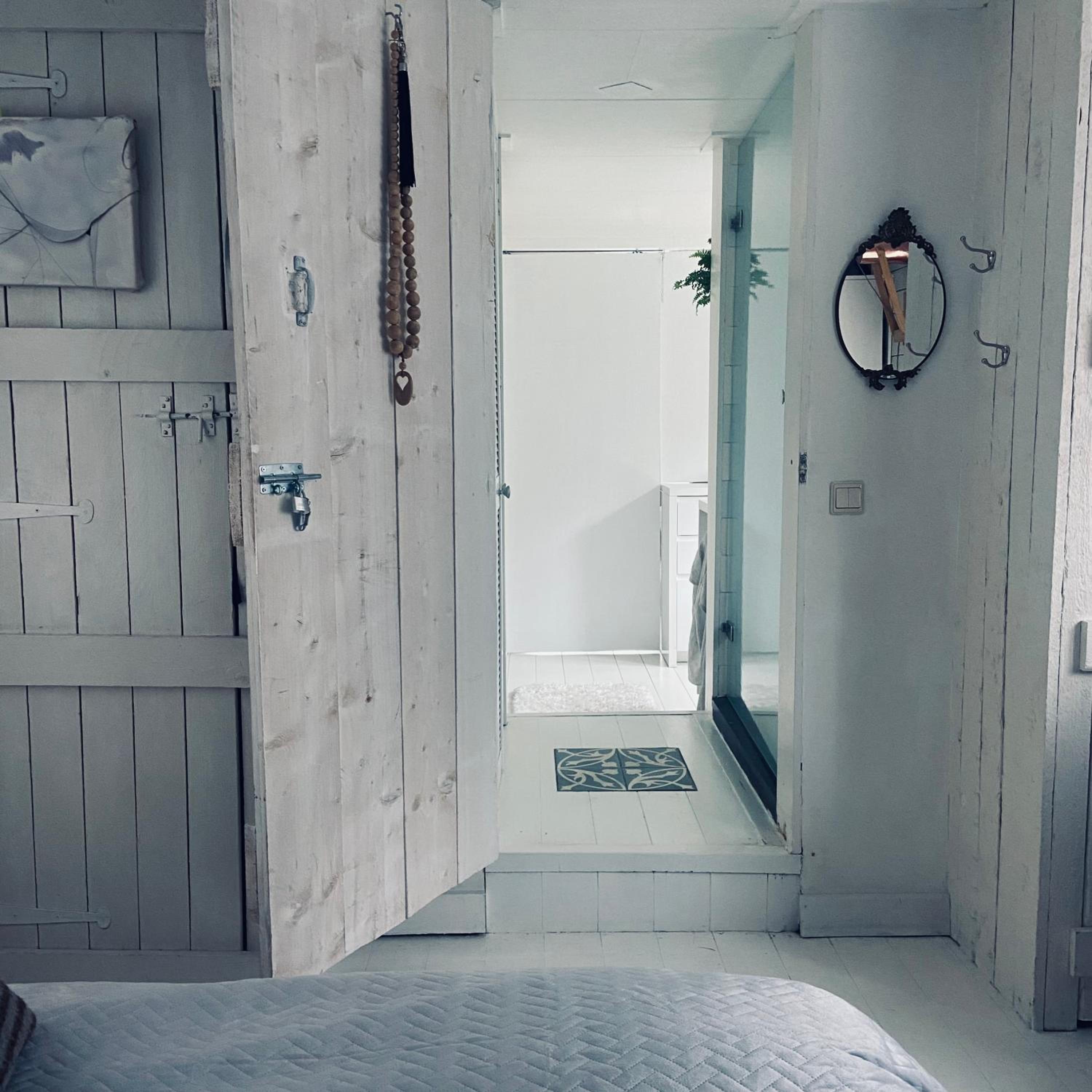 Houseboat Bonnie