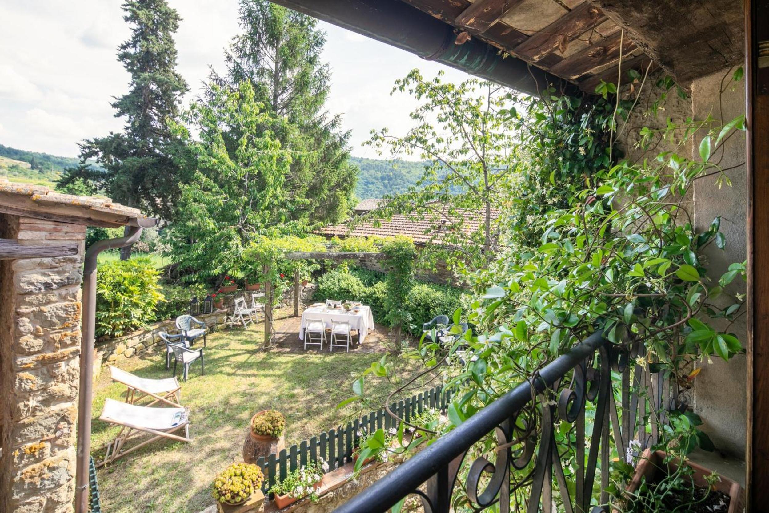 Stone built farmhouse Antica Torre by VacaVilla view 3