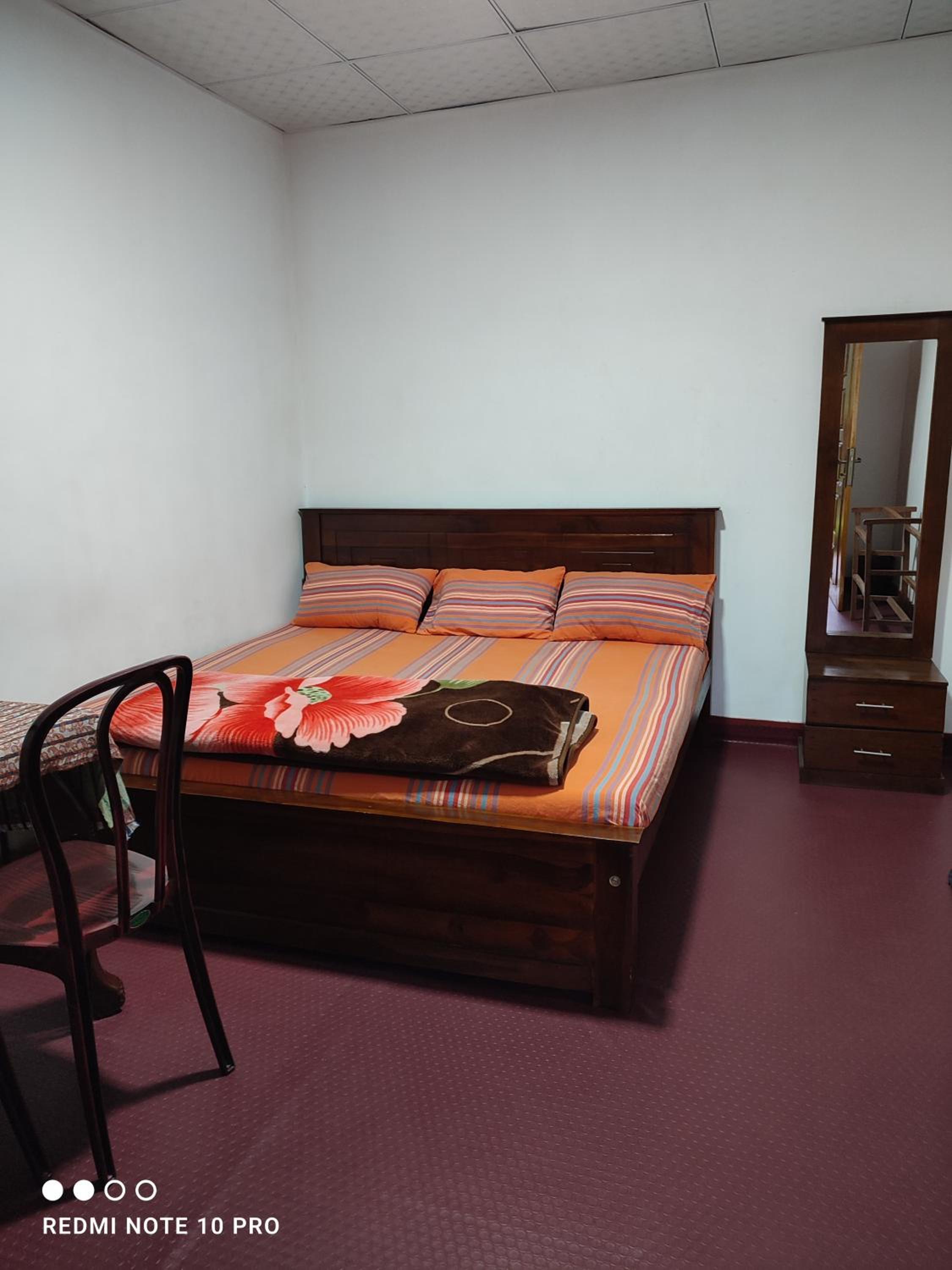 GREENISH INN (ROOMS) view 2