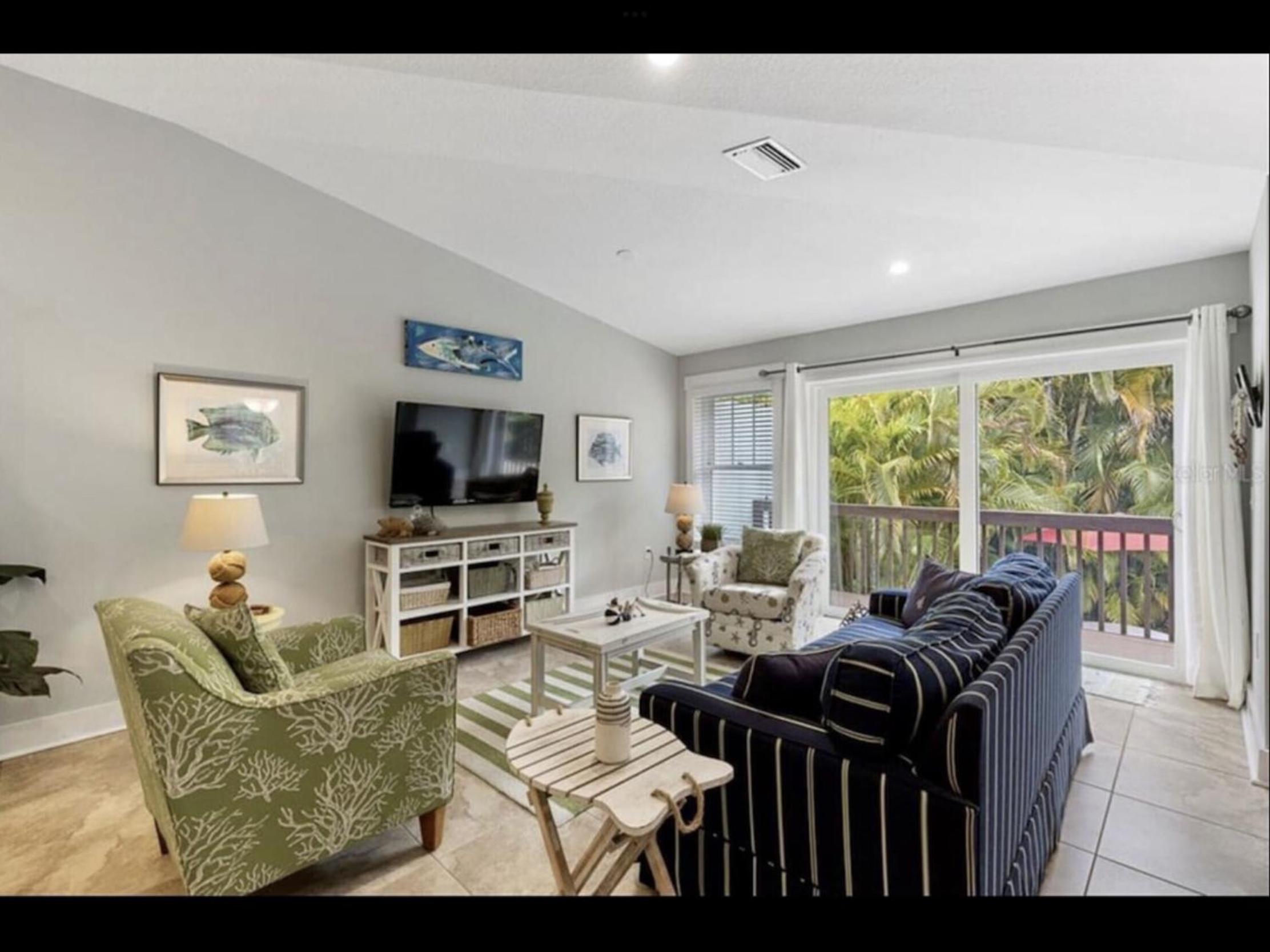 AMI/Holmes Beach - 3/2 Home - Private Heated Pool and Yard - walk to beach view 2