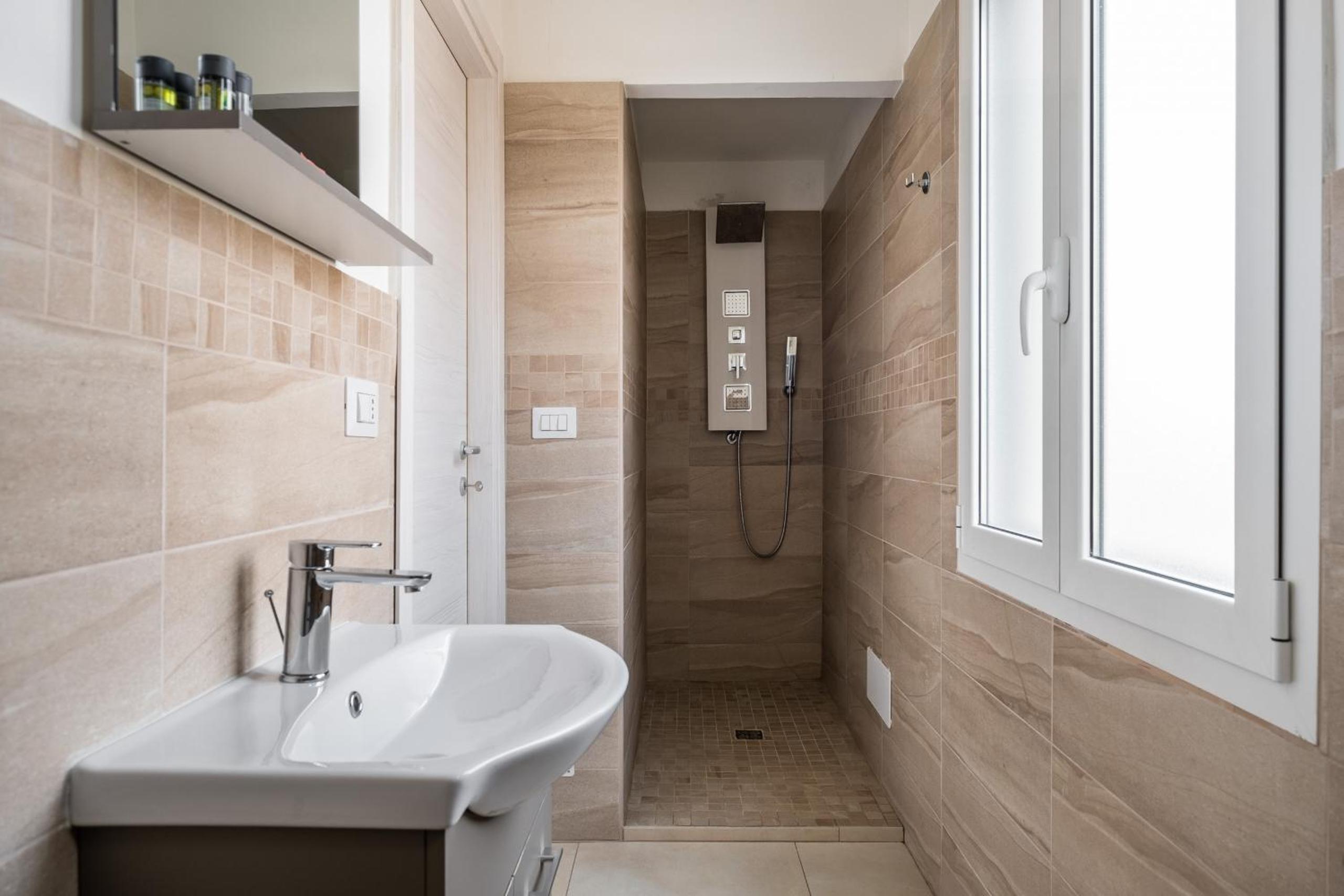 Palazzina Carracci en Bologna — bathroom
