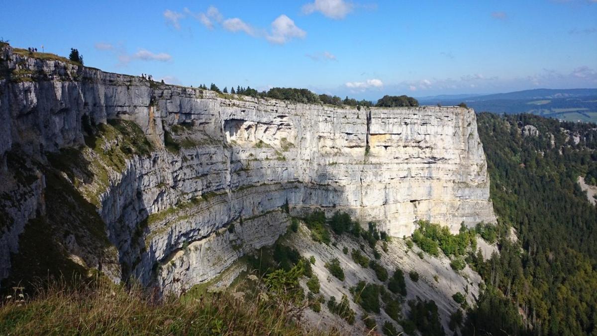 Halte au pied du Creux du Van view 4