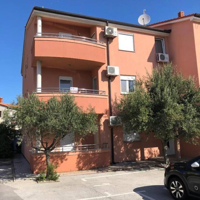 Apartment Two Olives, Free Parking, Close to Beaches & Park view 5