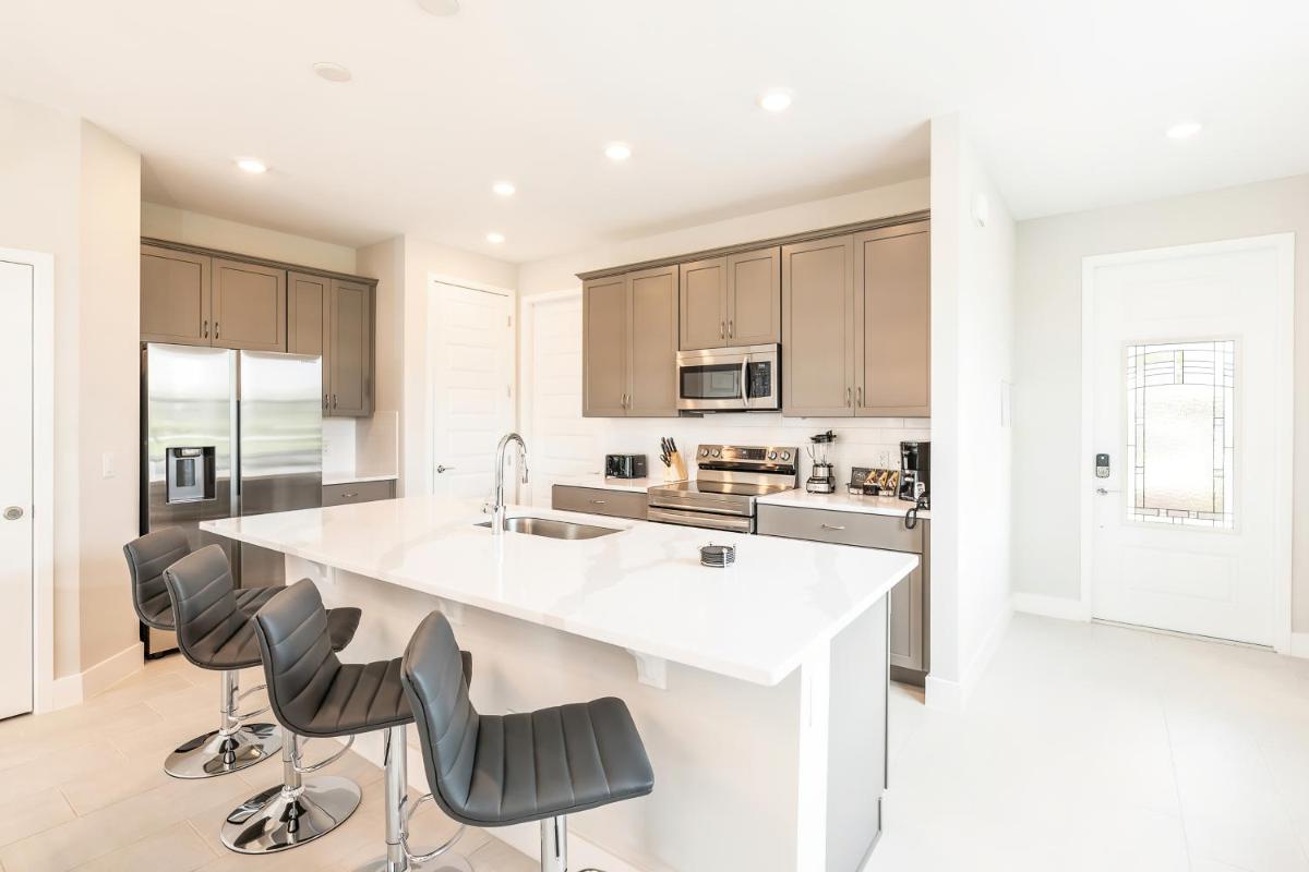 Charming 3 Bedroom Townhouse with Patio - 7900DS view 5
