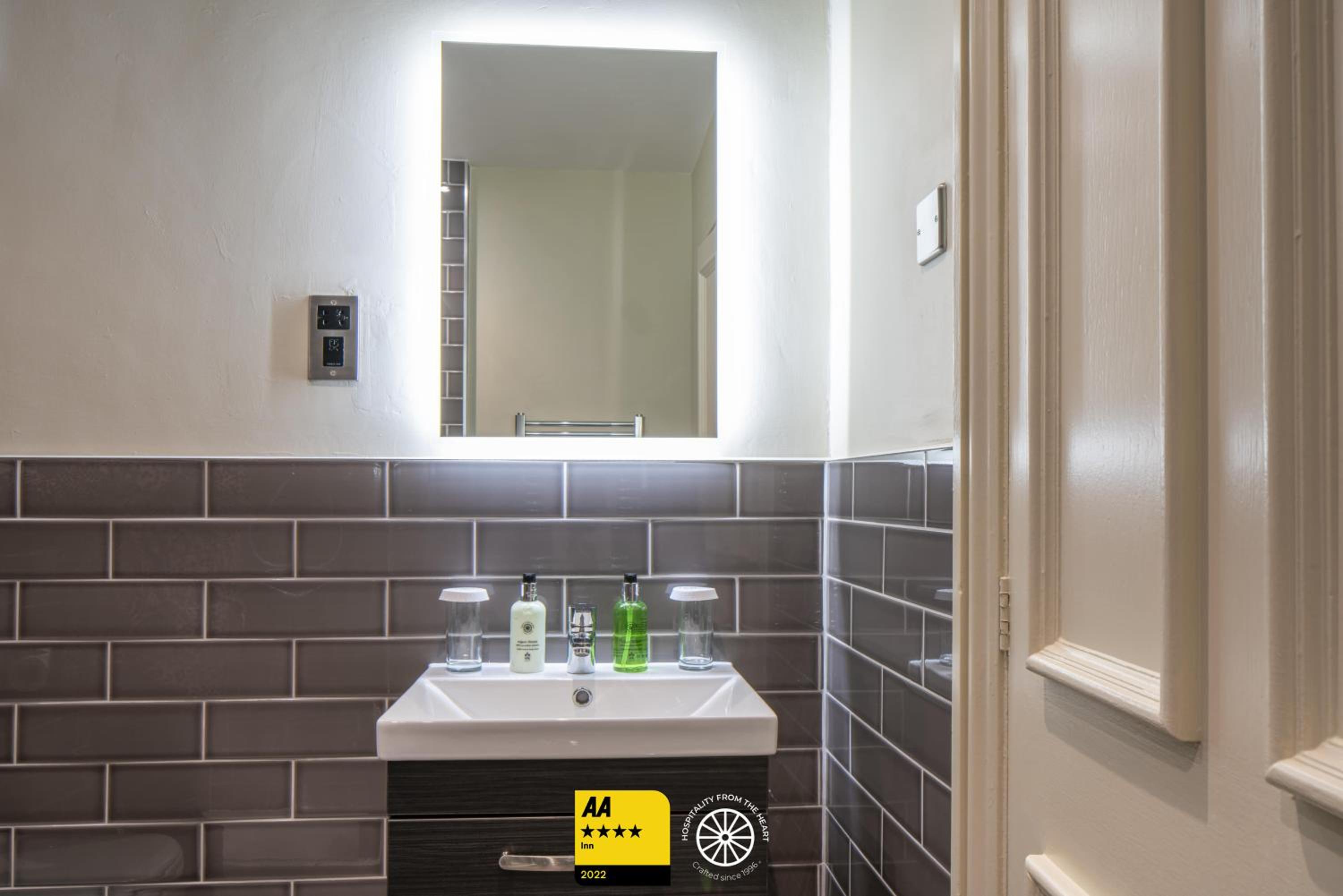 Tewkesbury Vacations - The Tudor House Hotel, Tewkesbury, Gloucestershire - Property Image 9