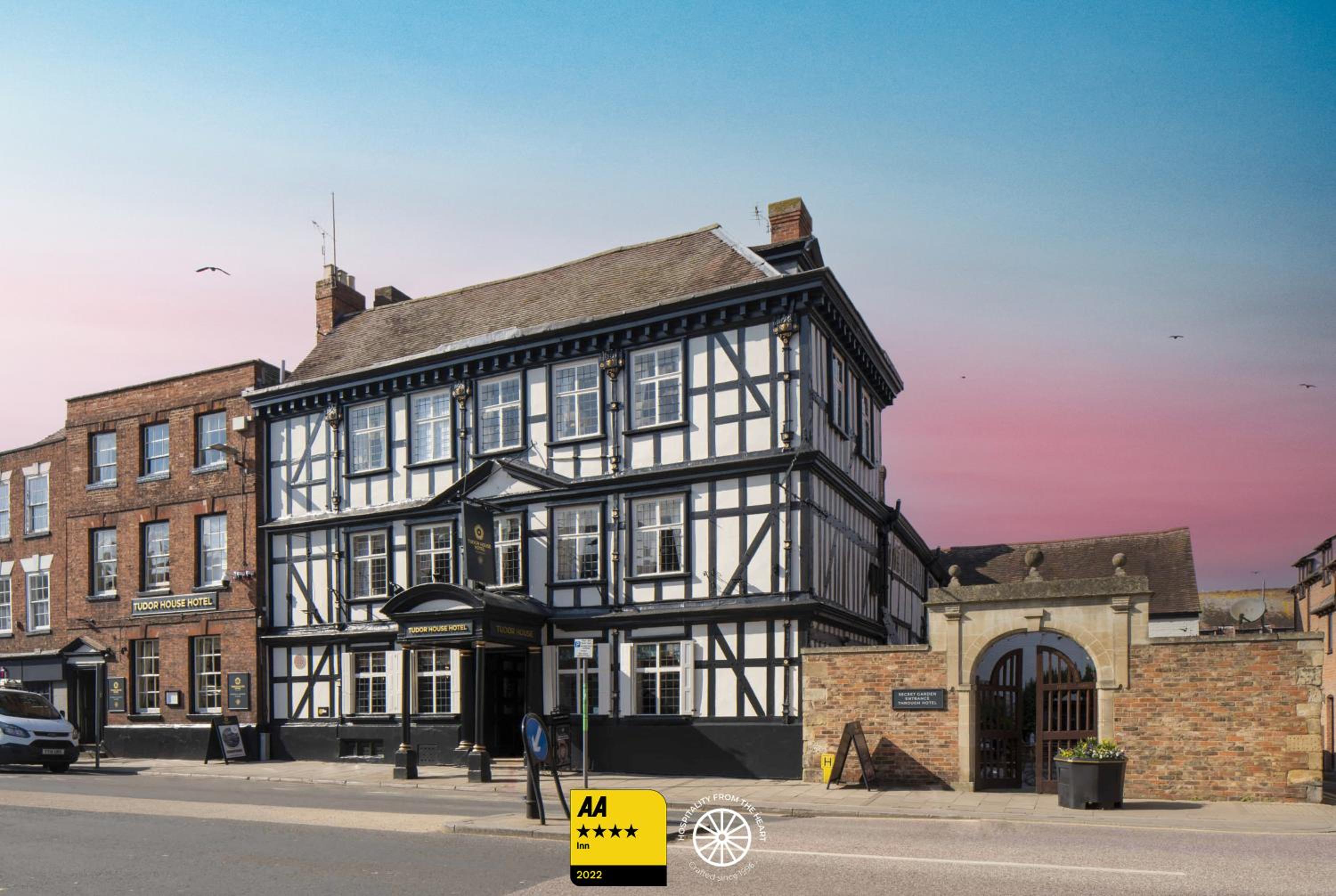 Hotel The Tudor House Hotel, Tewkesbury, Gloucestershire - Image 1