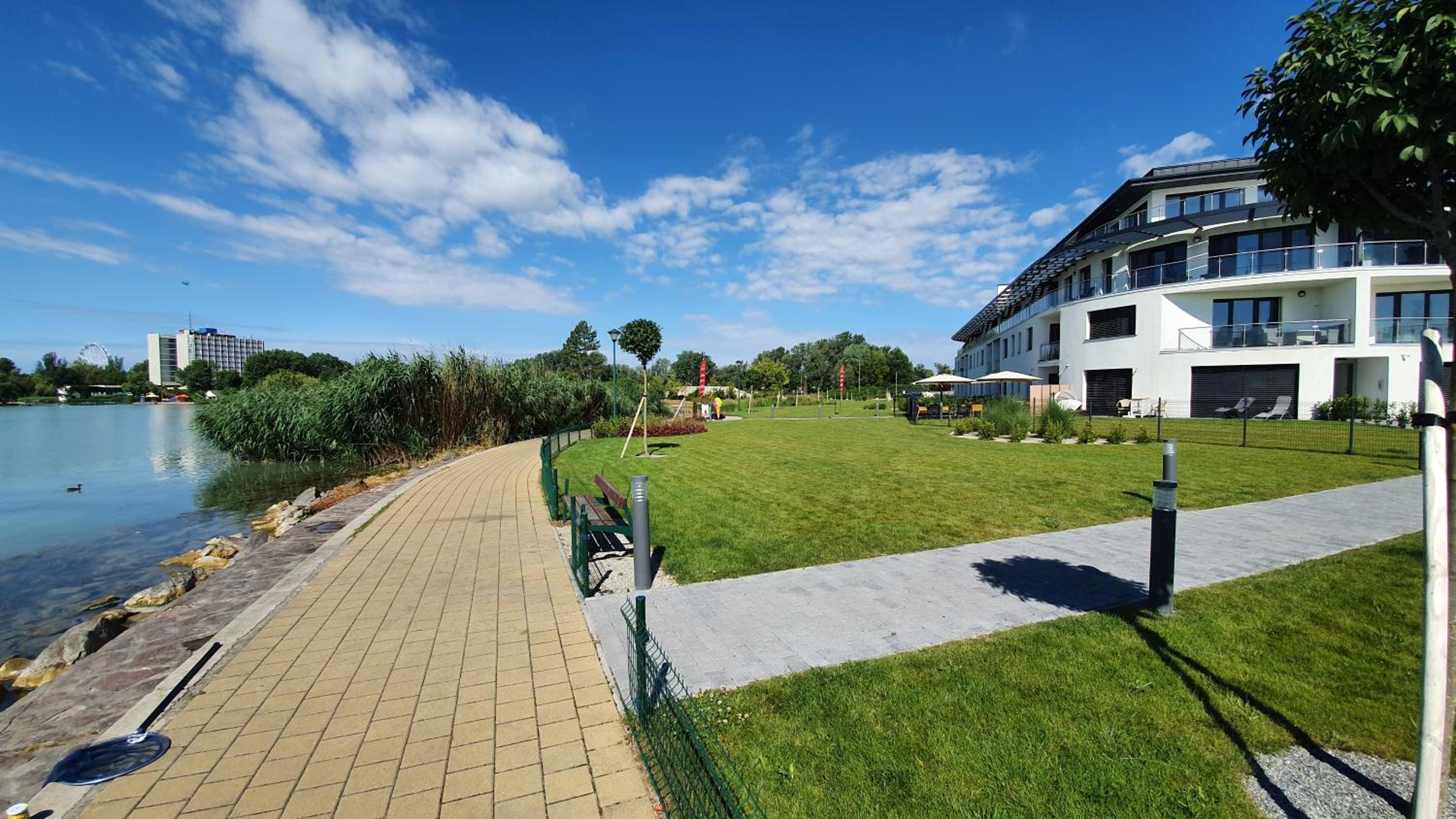 Kékvitorla Apartman Keszthely view 3