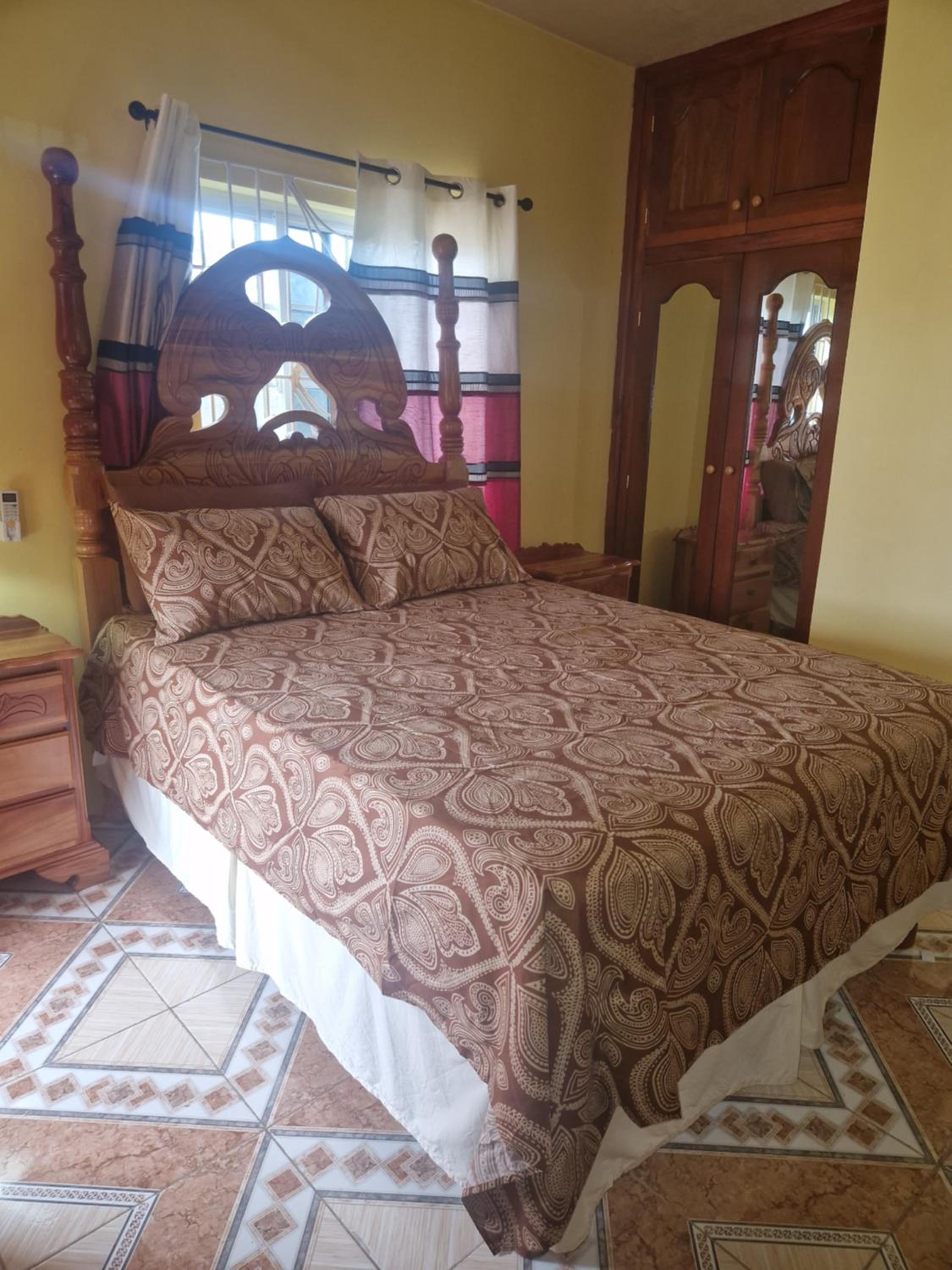 Bev's Rosevilla, photo 20