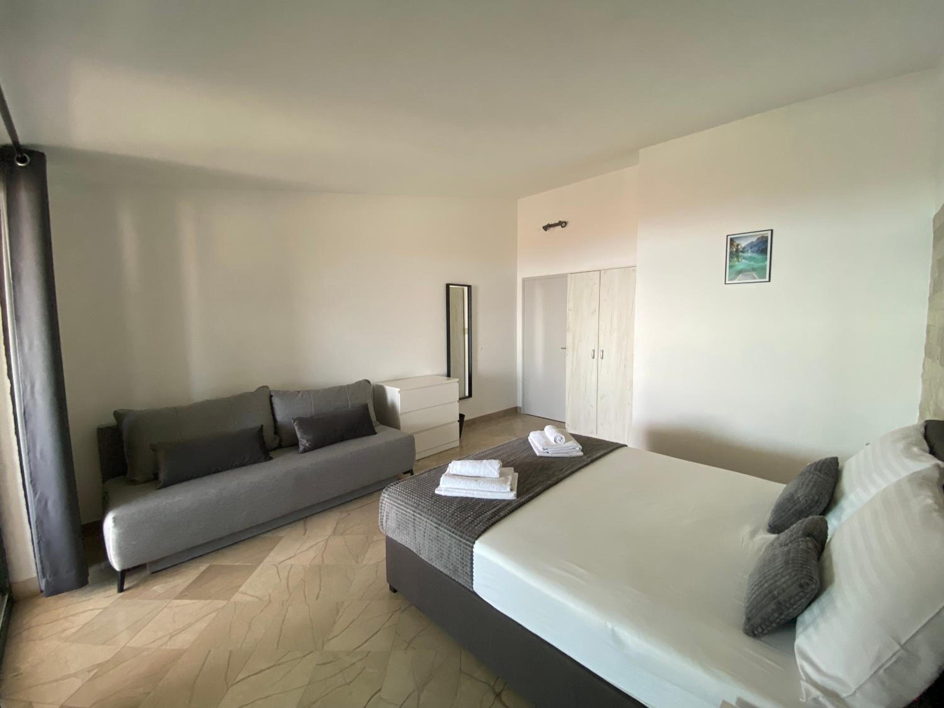 Maritom Apartments