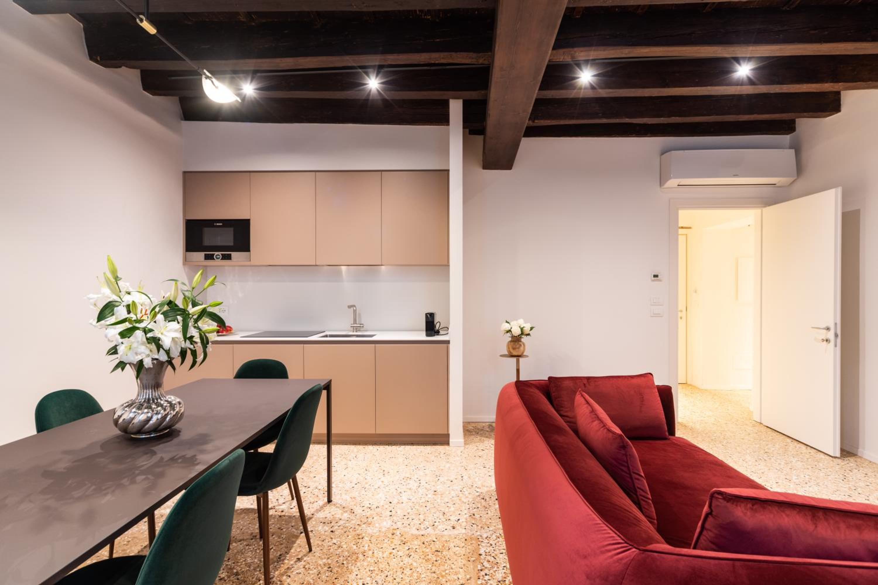 Palazzo Miracoli Apartments