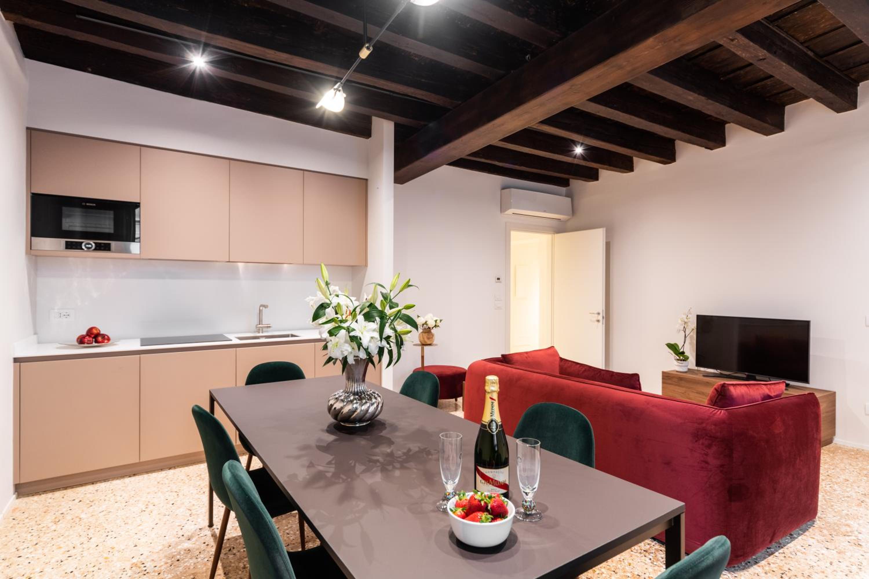 Palazzo Miracoli Apartments