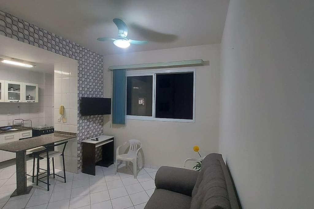Lindo apartamento com Wi-Fi a 370m da Praia do Morro, próximo ao Marlim Azul e à Av Paris