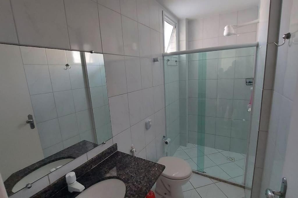 Lindo apartamento com Wi-Fi a 370m da Praia do Morro, próximo ao Marlim Azul e à Av Paris