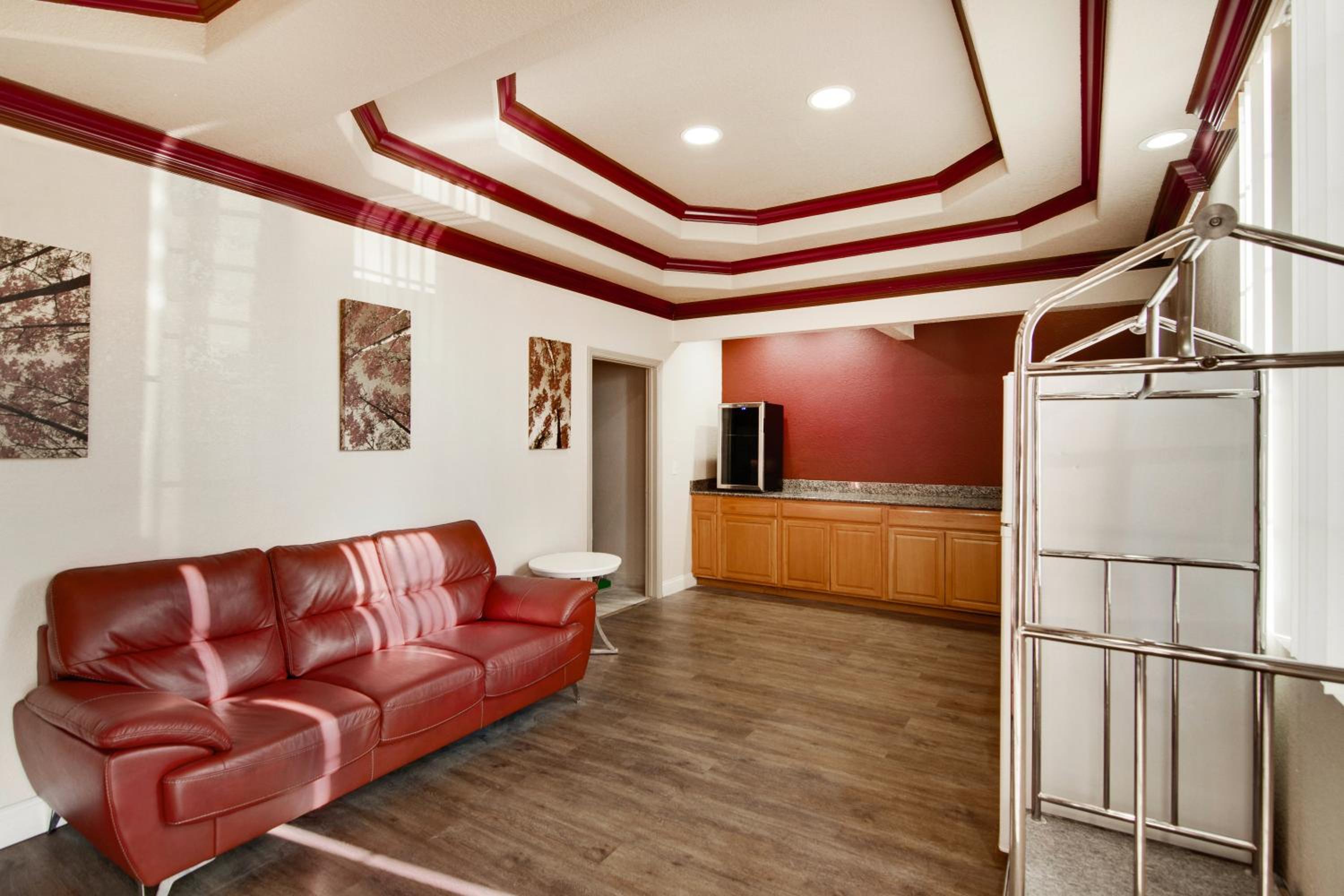 Red Roof Inn & Suites Pensacola-NAS Corry
